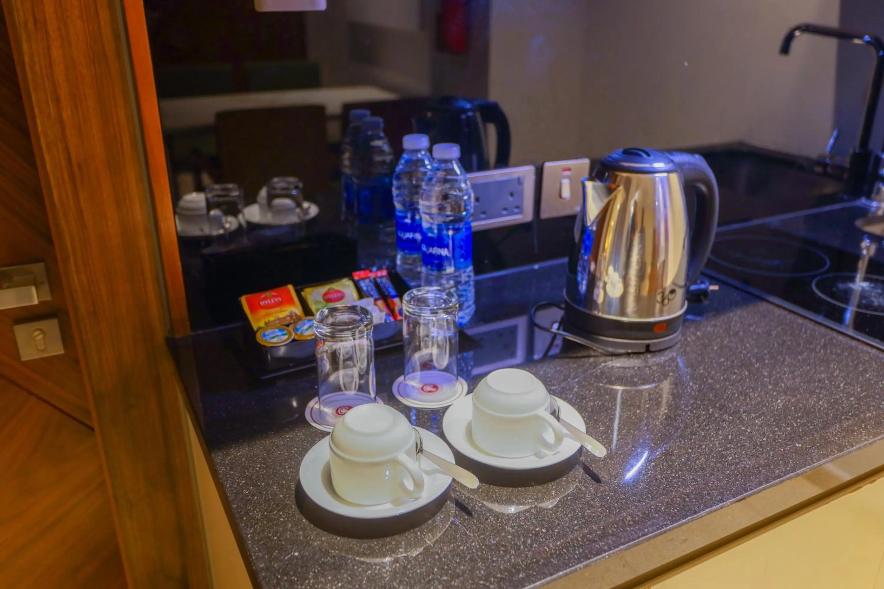 Coffee/tea facilities in Ramee Palace Hotel