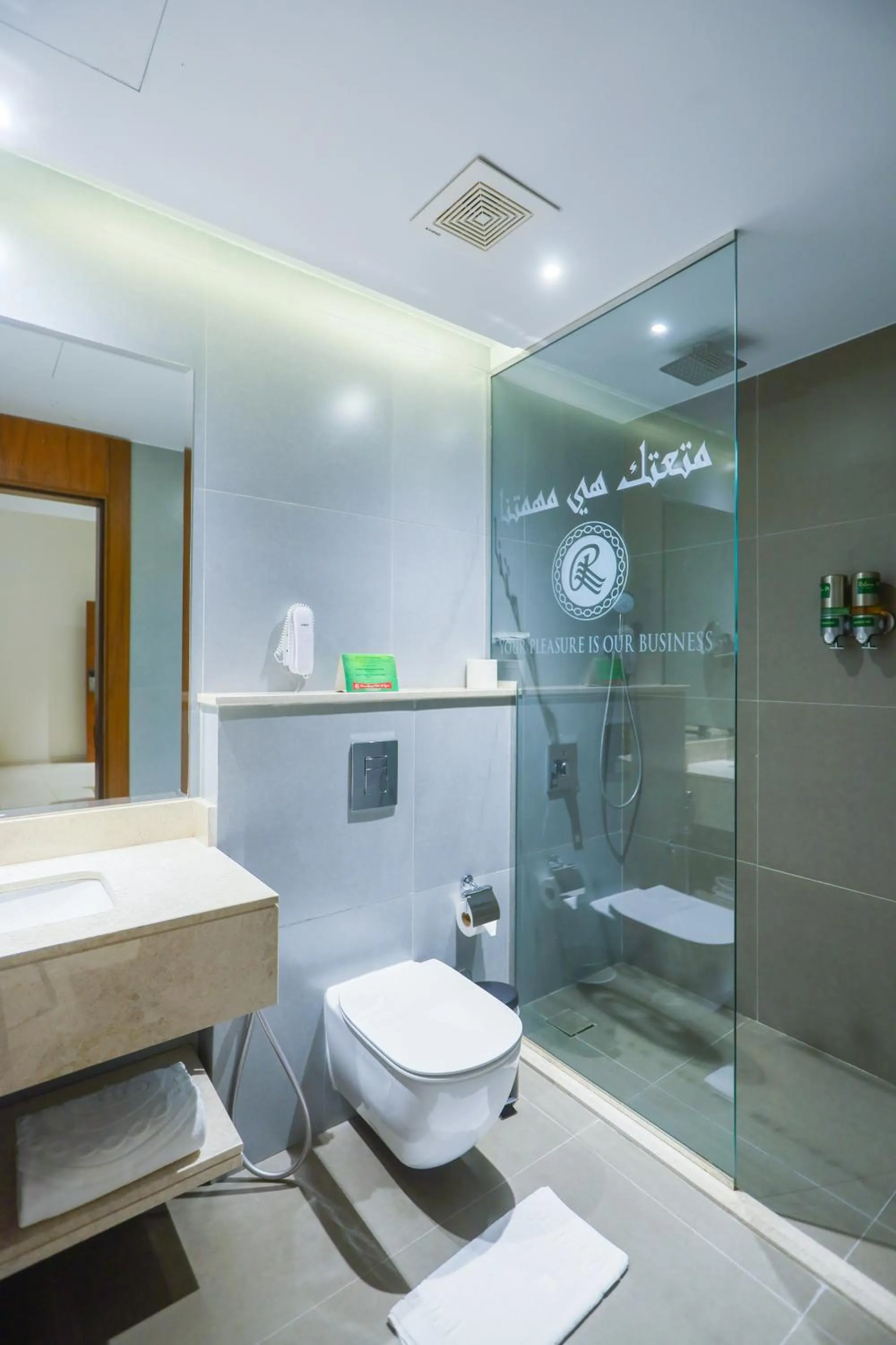 Shower in Ramee Palace Hotel