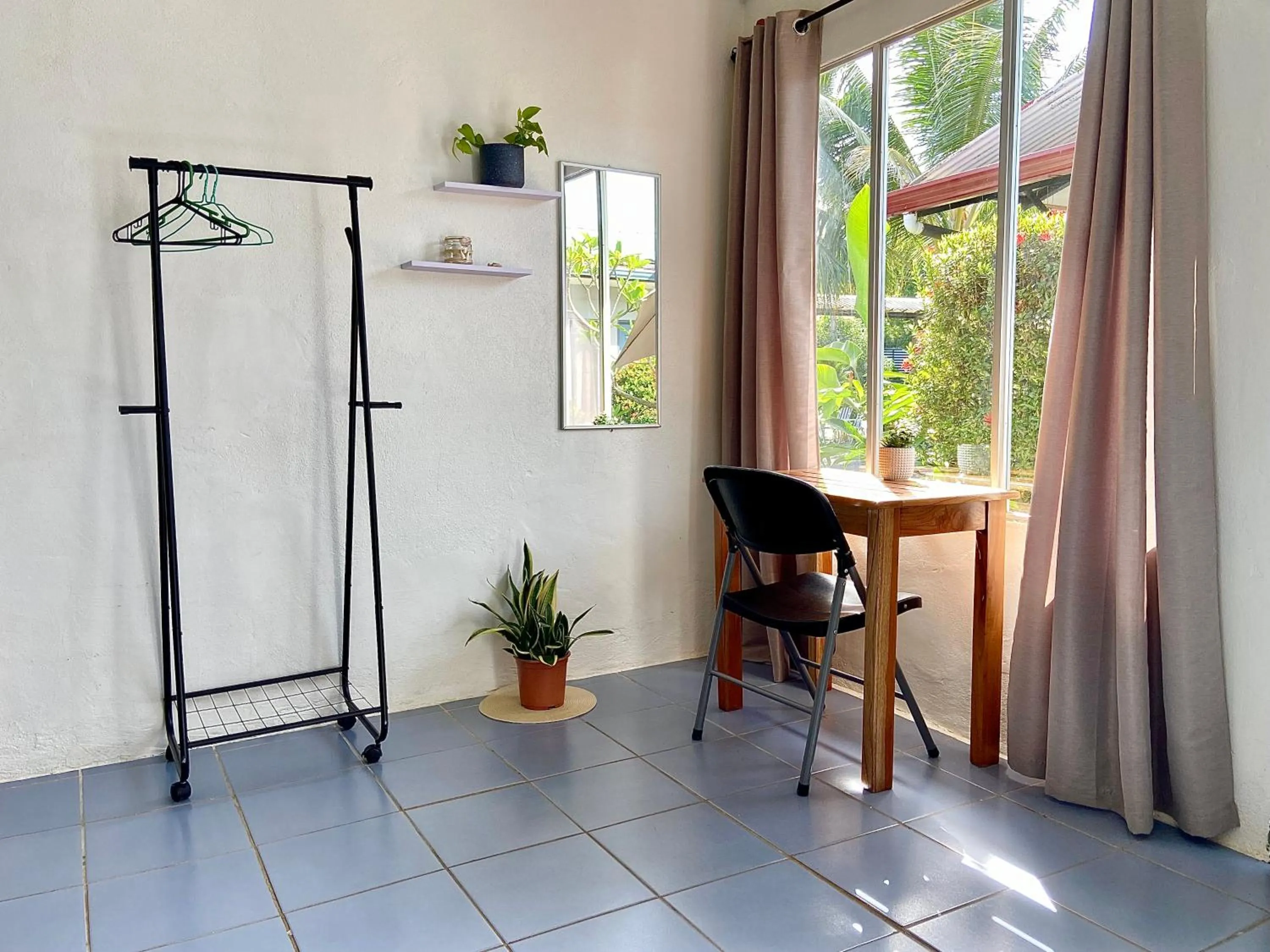 Decorative detail in Rooms & Pool Macaws