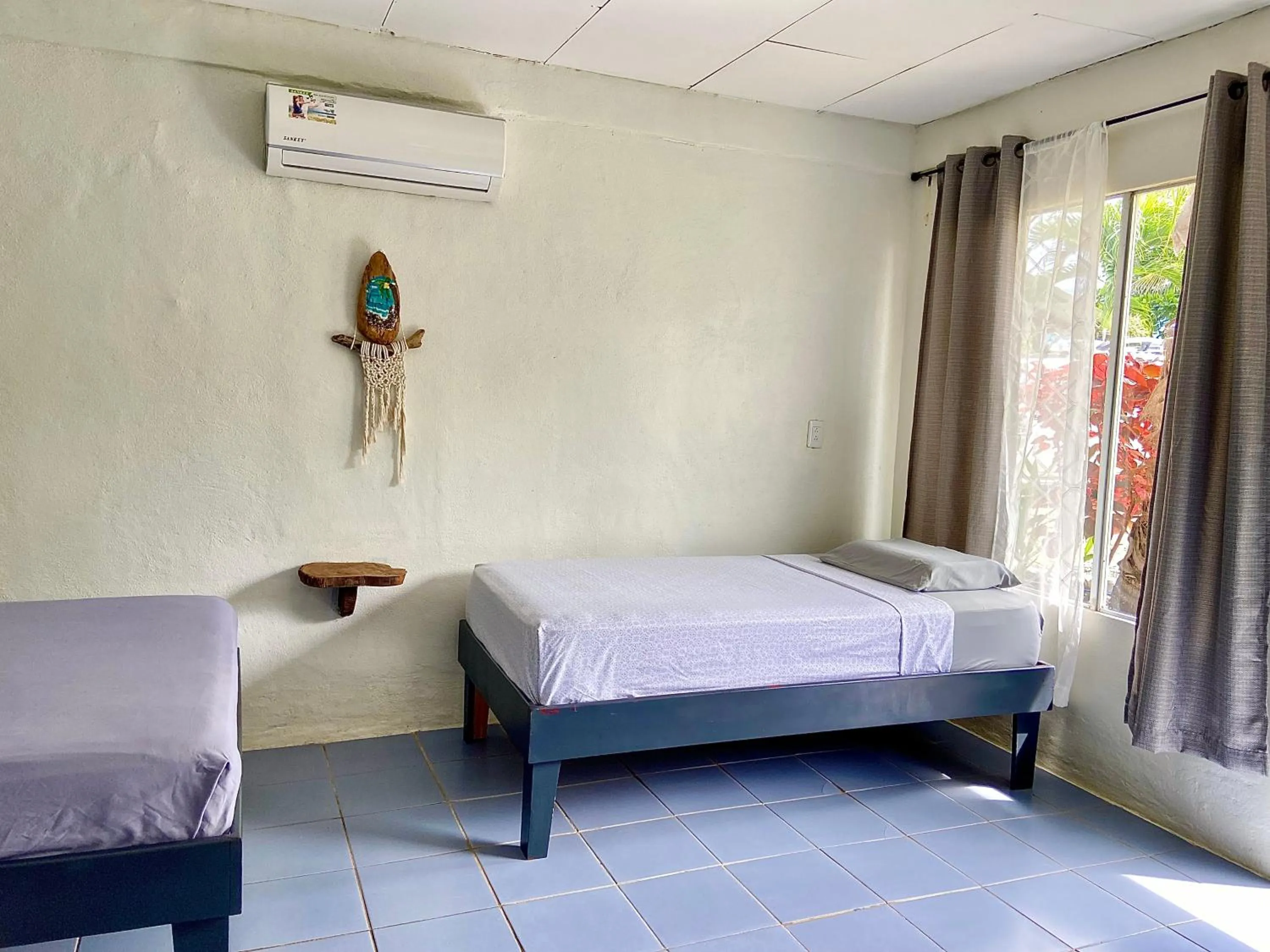 Decorative detail, Bed in Rooms & Pool Macaws