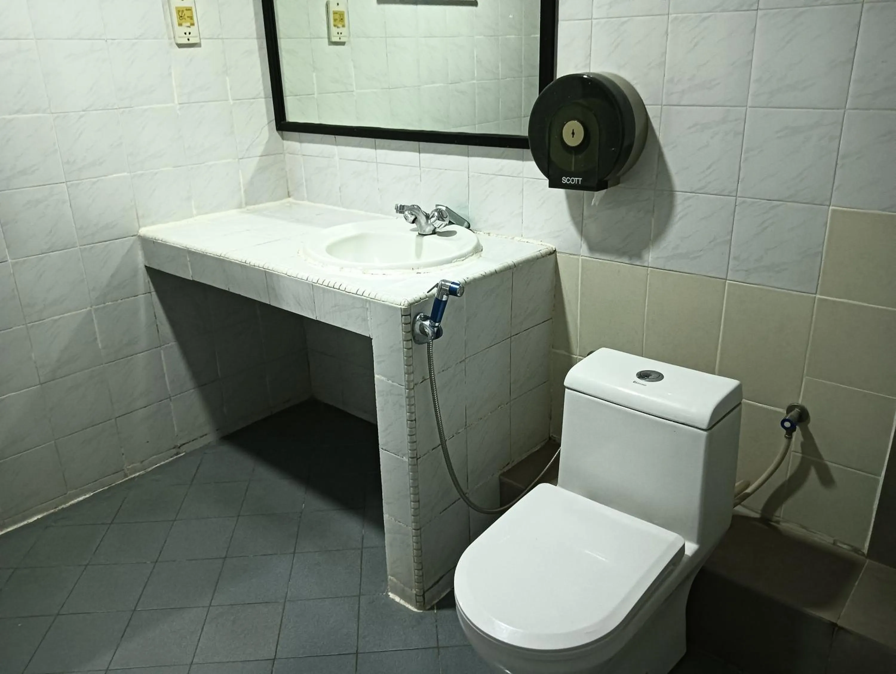 Bathroom in Hotel O Oriental Hotel