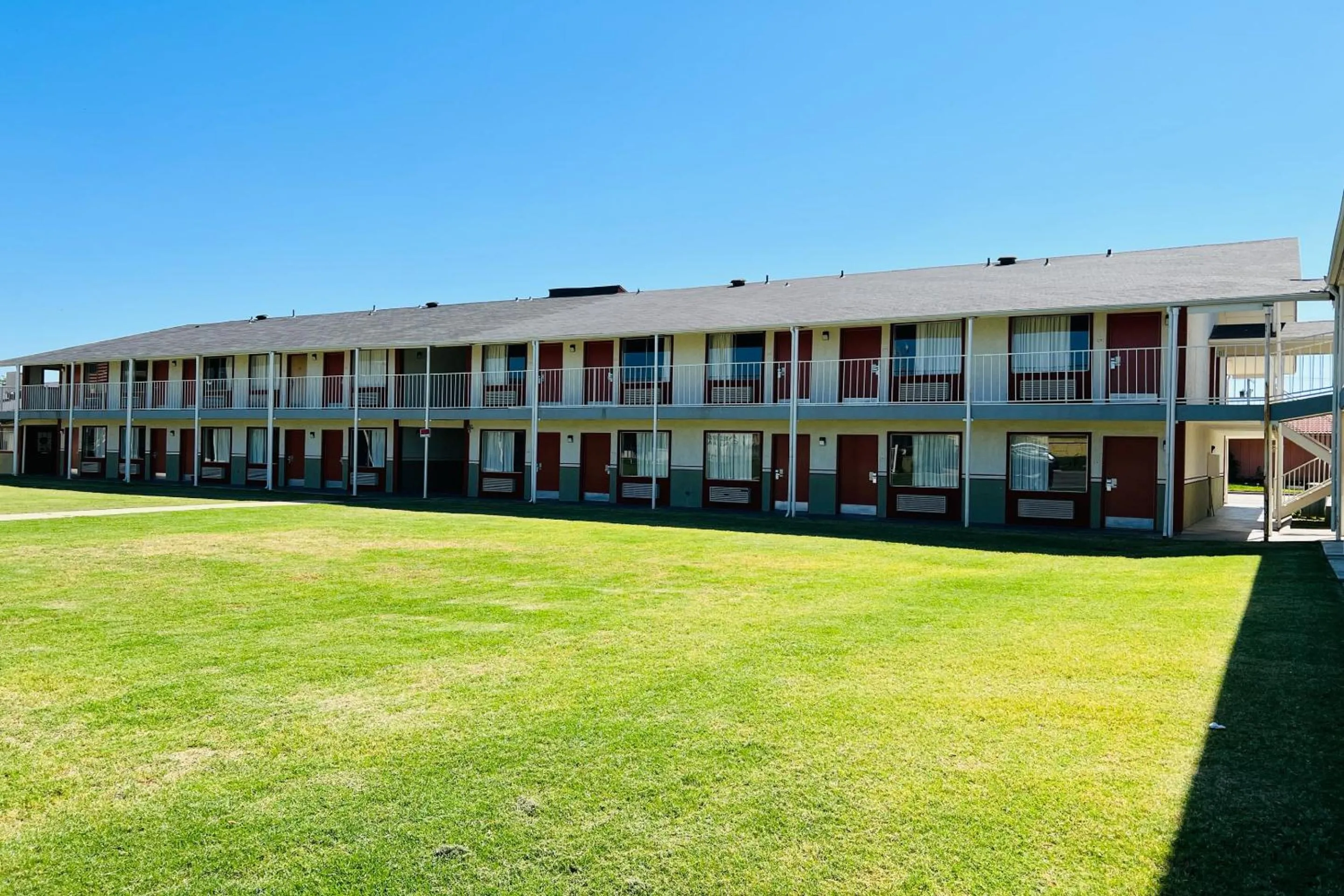 Facade/entrance in Cambridge Inn