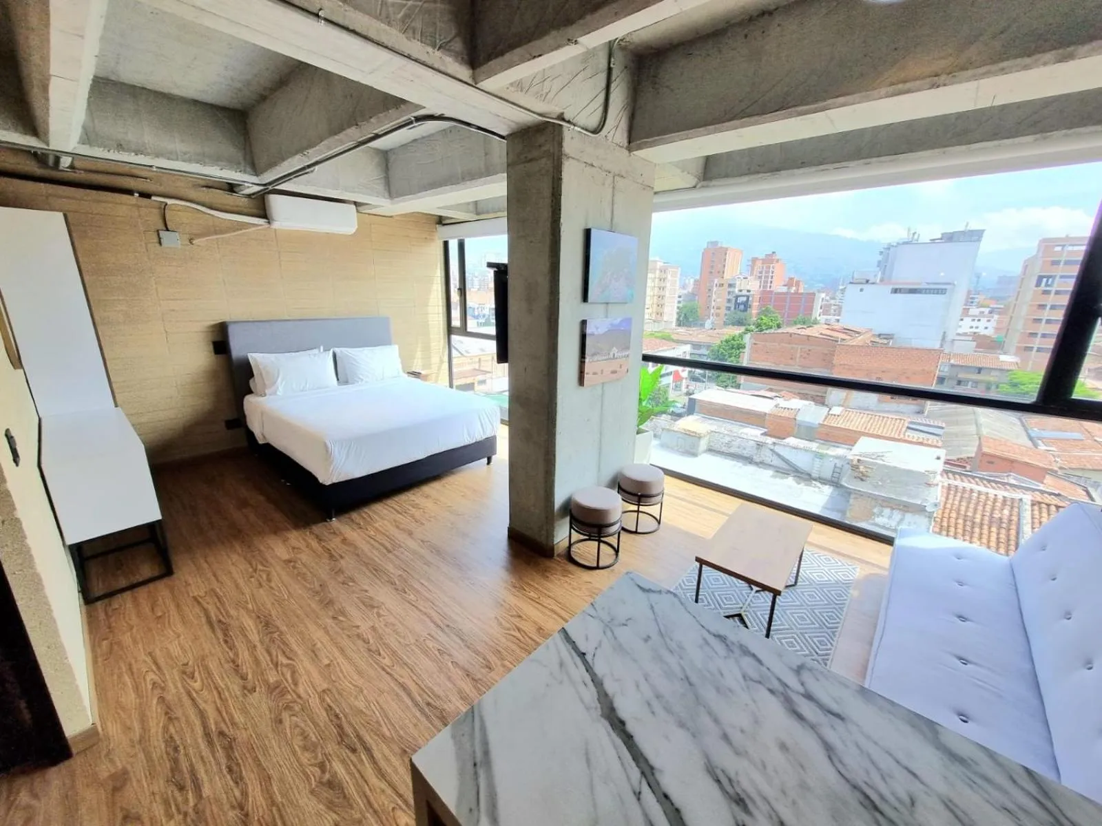Photo of the whole room, Bed in Loft 43