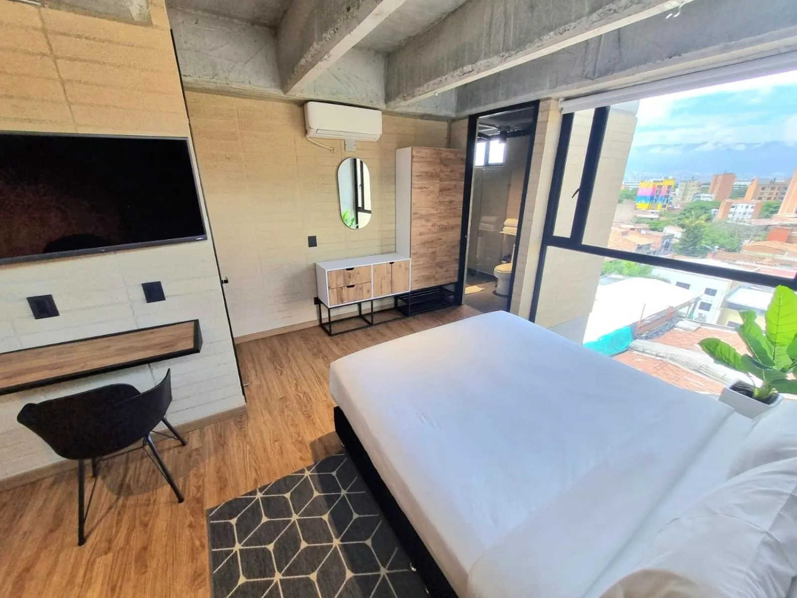 Photo of the whole room, Bed in Loft 43