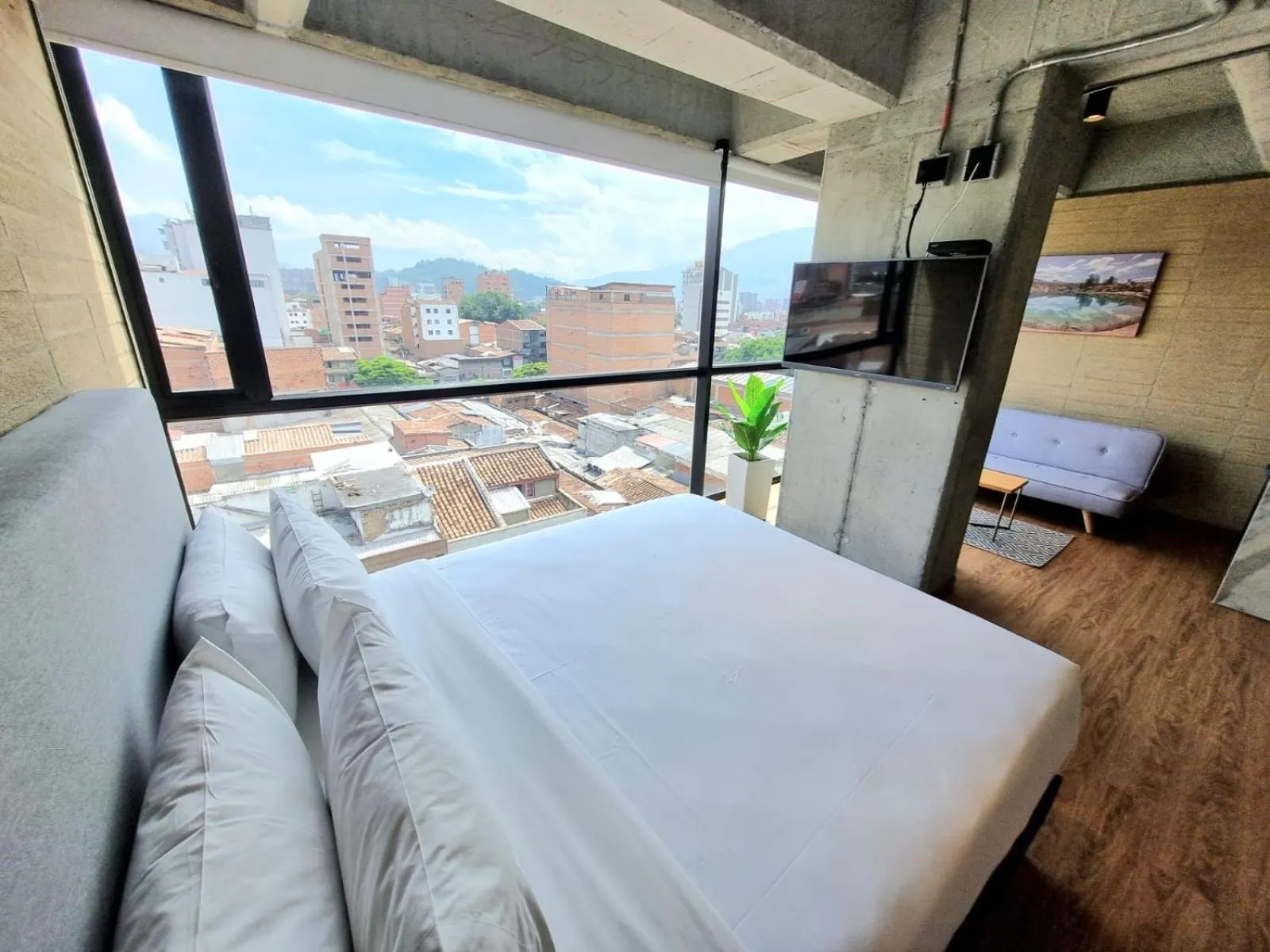 Photo of the whole room, Bed in Loft 43