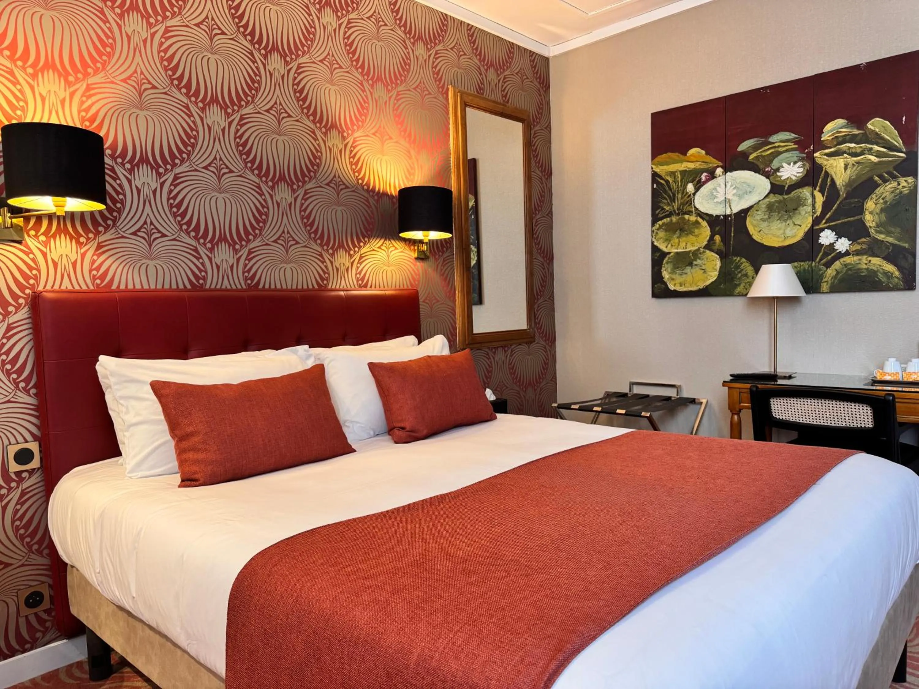 Bed in Churchill Hotel Bayeux Centre