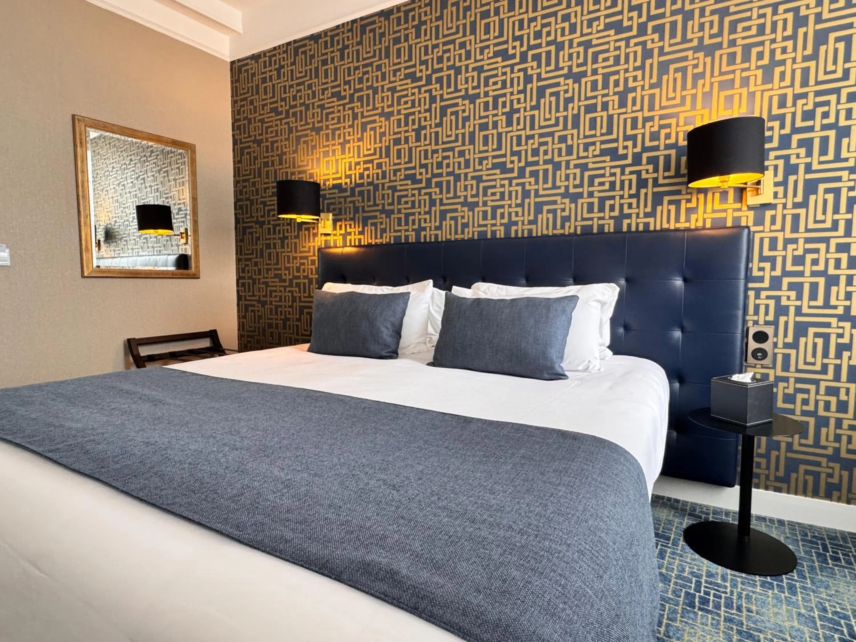 Bed in Churchill Hotel Bayeux Centre