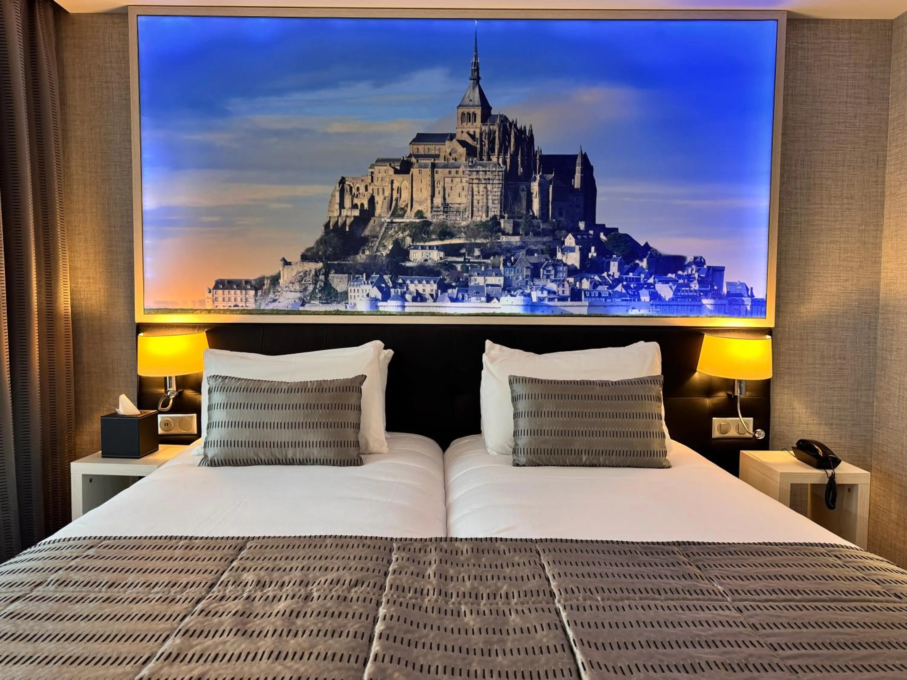 Bed in Churchill Hotel Bayeux Centre