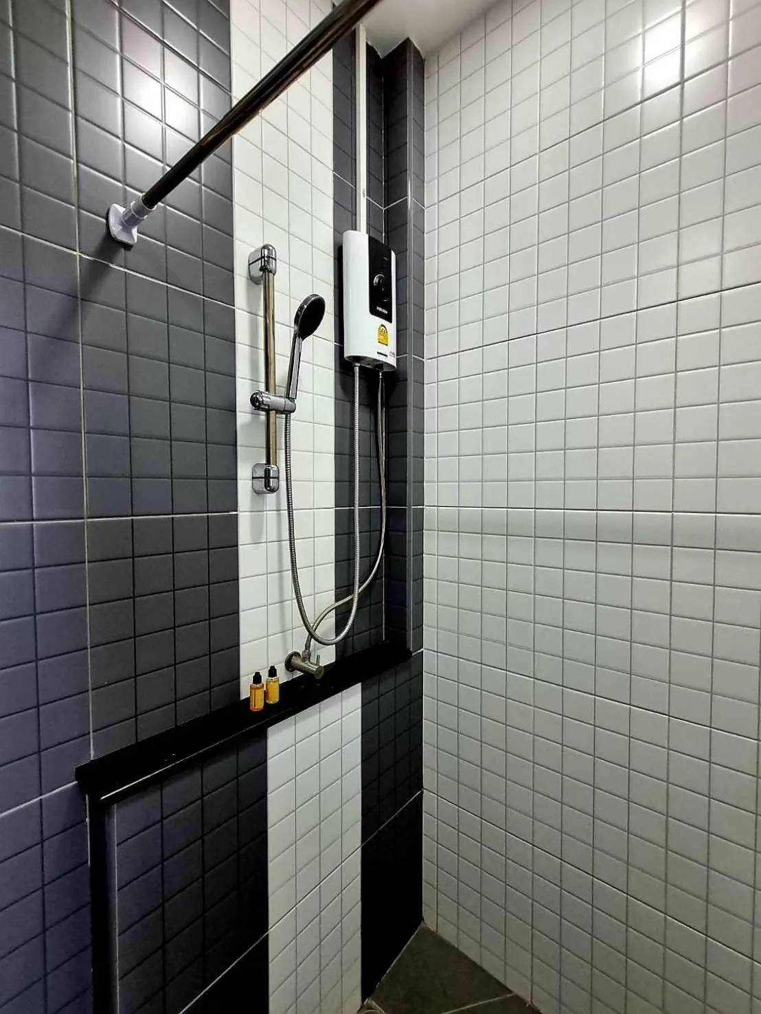 Bathroom in Aqua Residences อควา เรสซิเดนซ์ ห้องพักใหม่ให้เช่า ติดรถไฟฟ้าสถานีวุฒากาศ