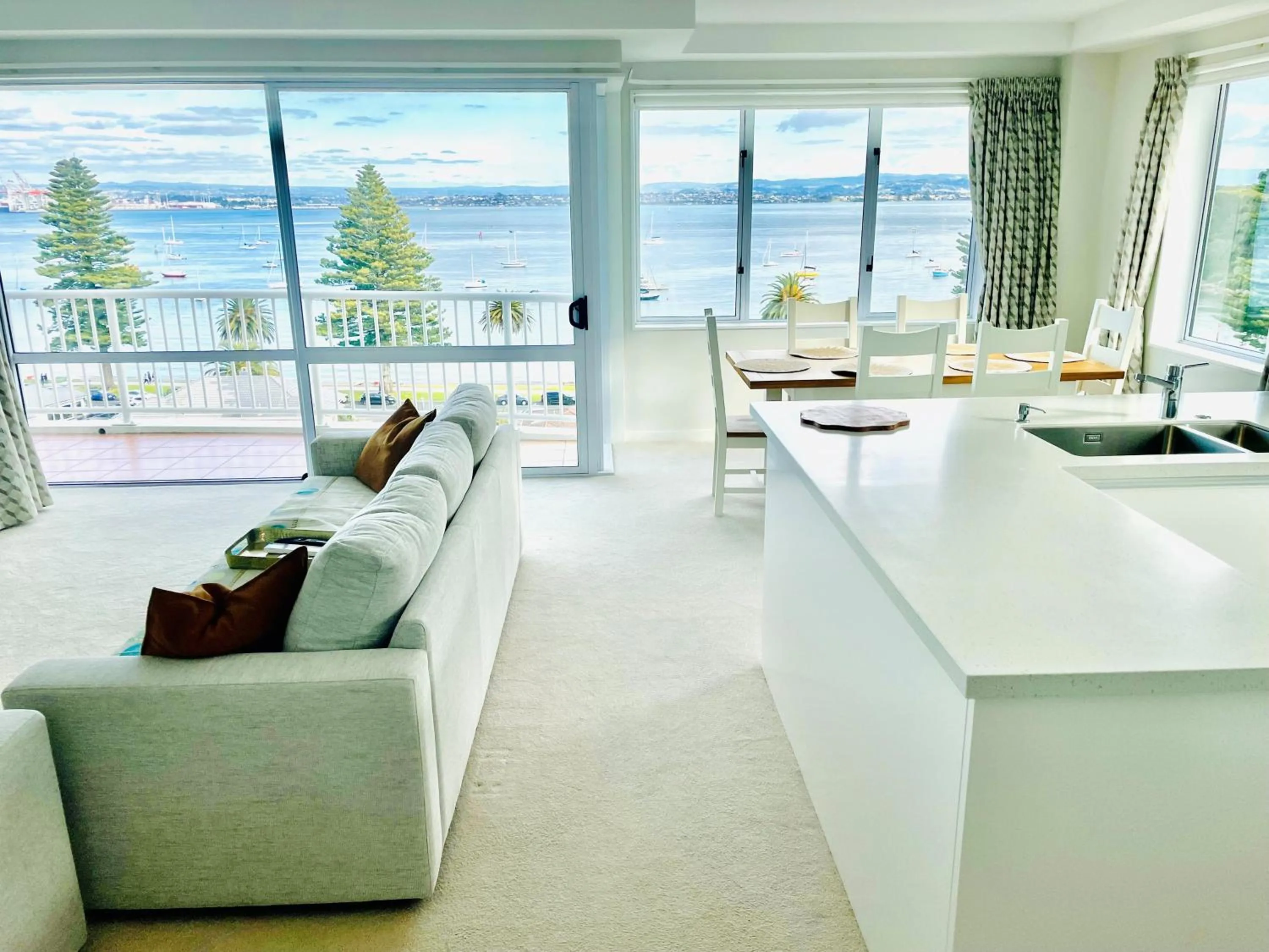 Three-Bedroom Penthouse with Sea View in Beaumont Apartments