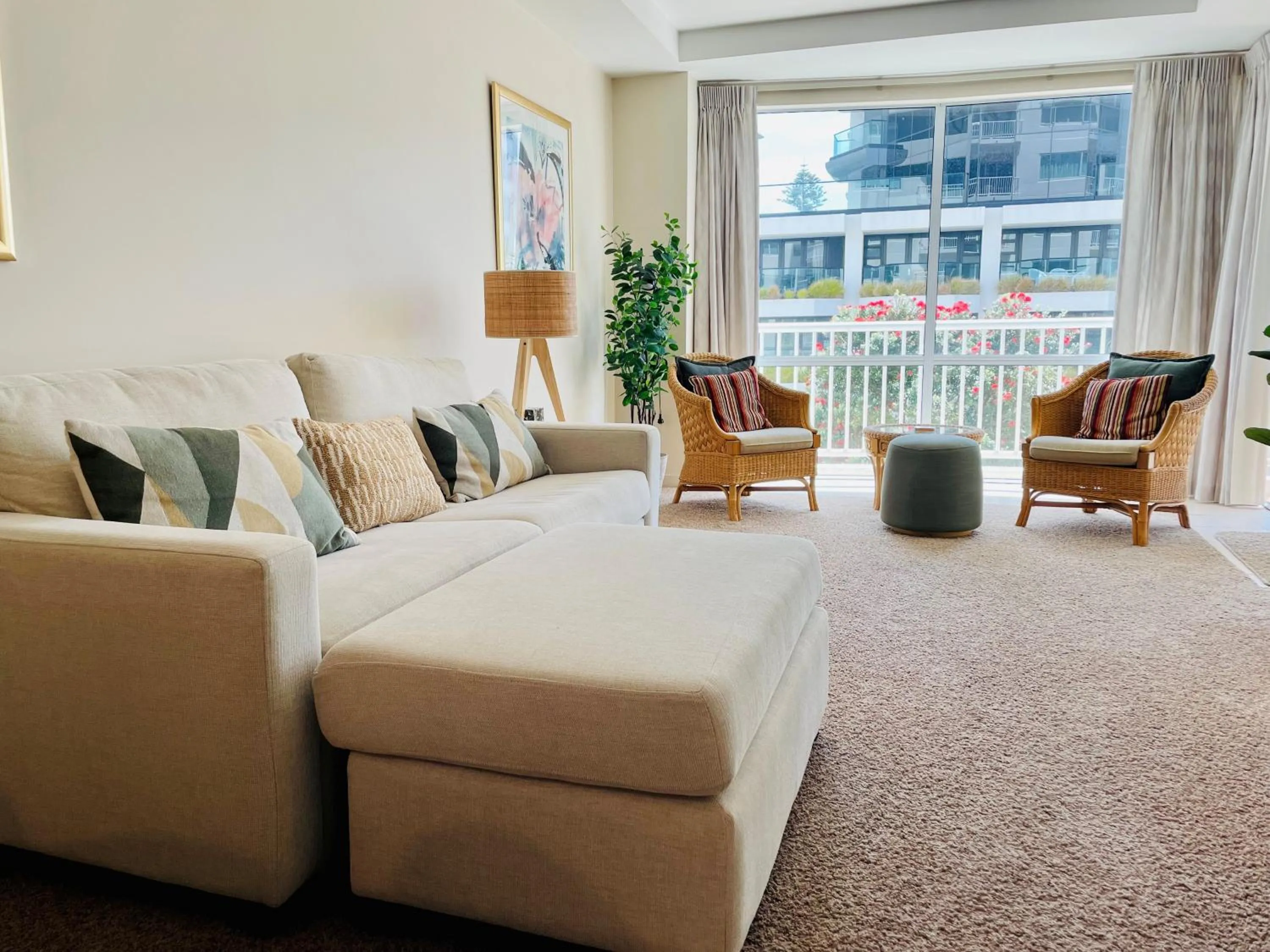 One-Bedroom Apartment with Balcony in Beaumont Apartments