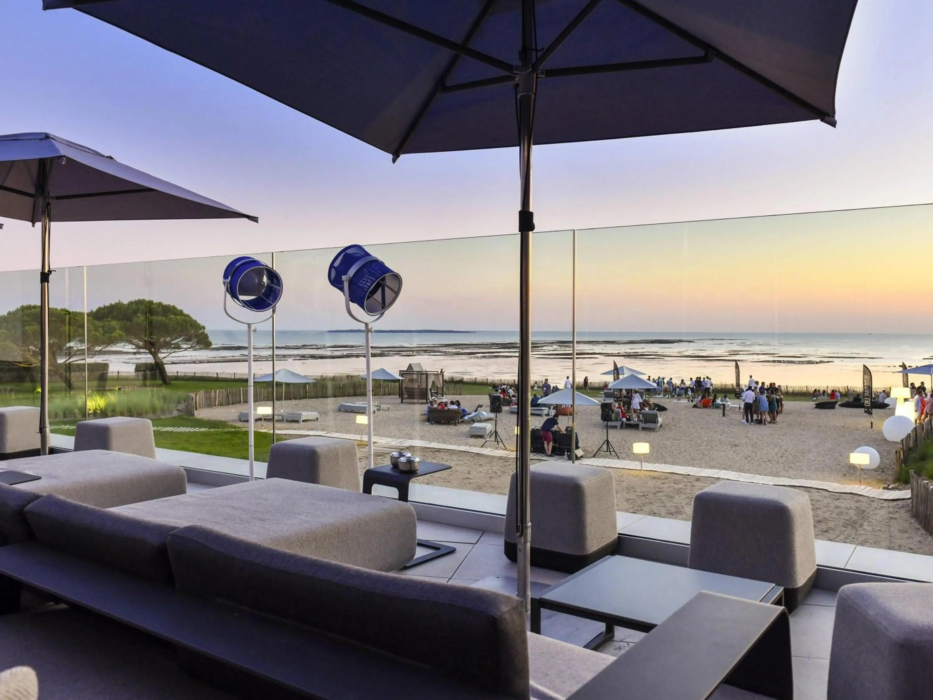 Lounge or bar in La Grande Terrasse Hotel & Spa La Rochelle - MGallery Collection