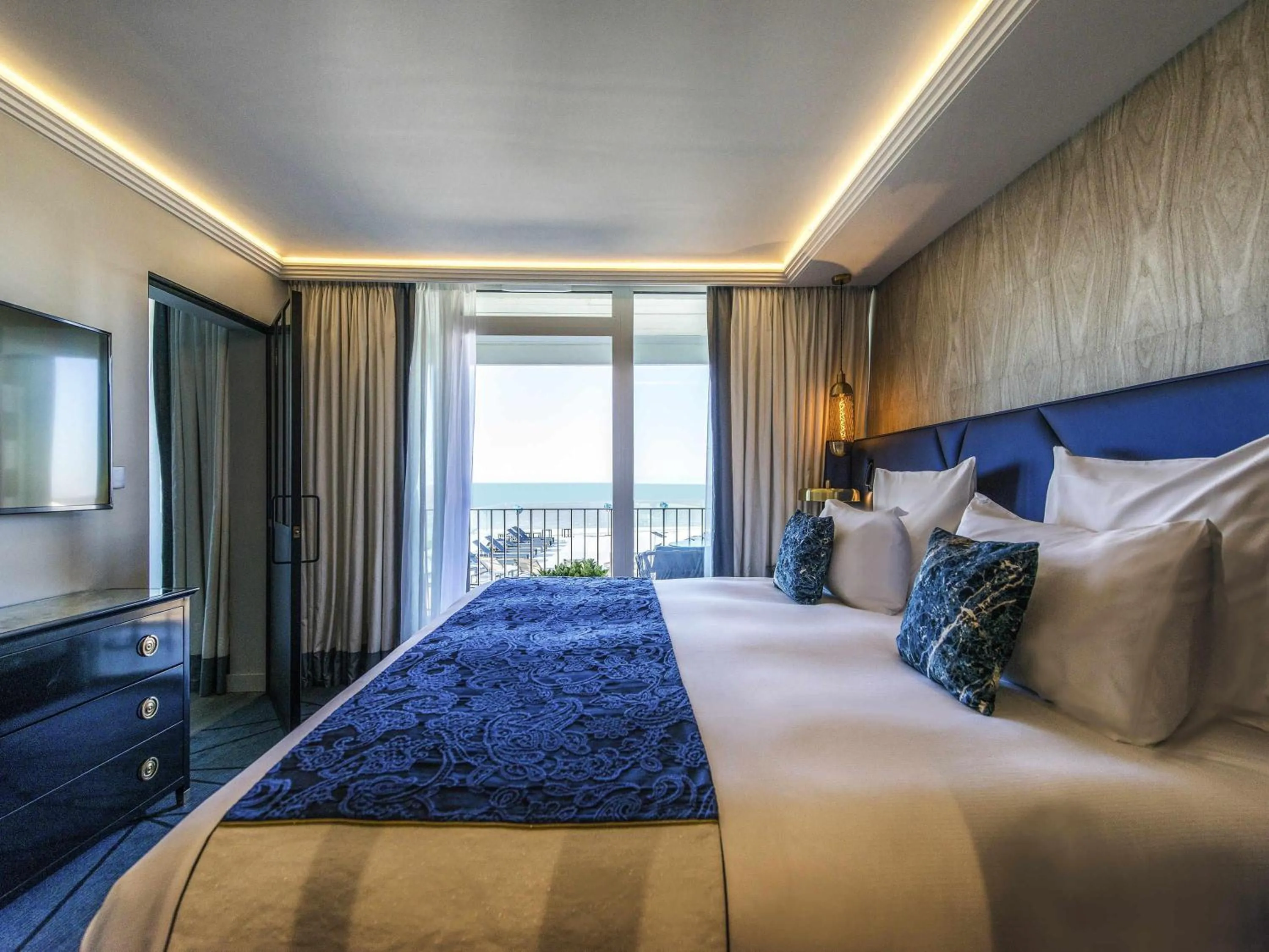 Bedroom, Bed in La Grande Terrasse Hotel & Spa La Rochelle - MGallery Collection