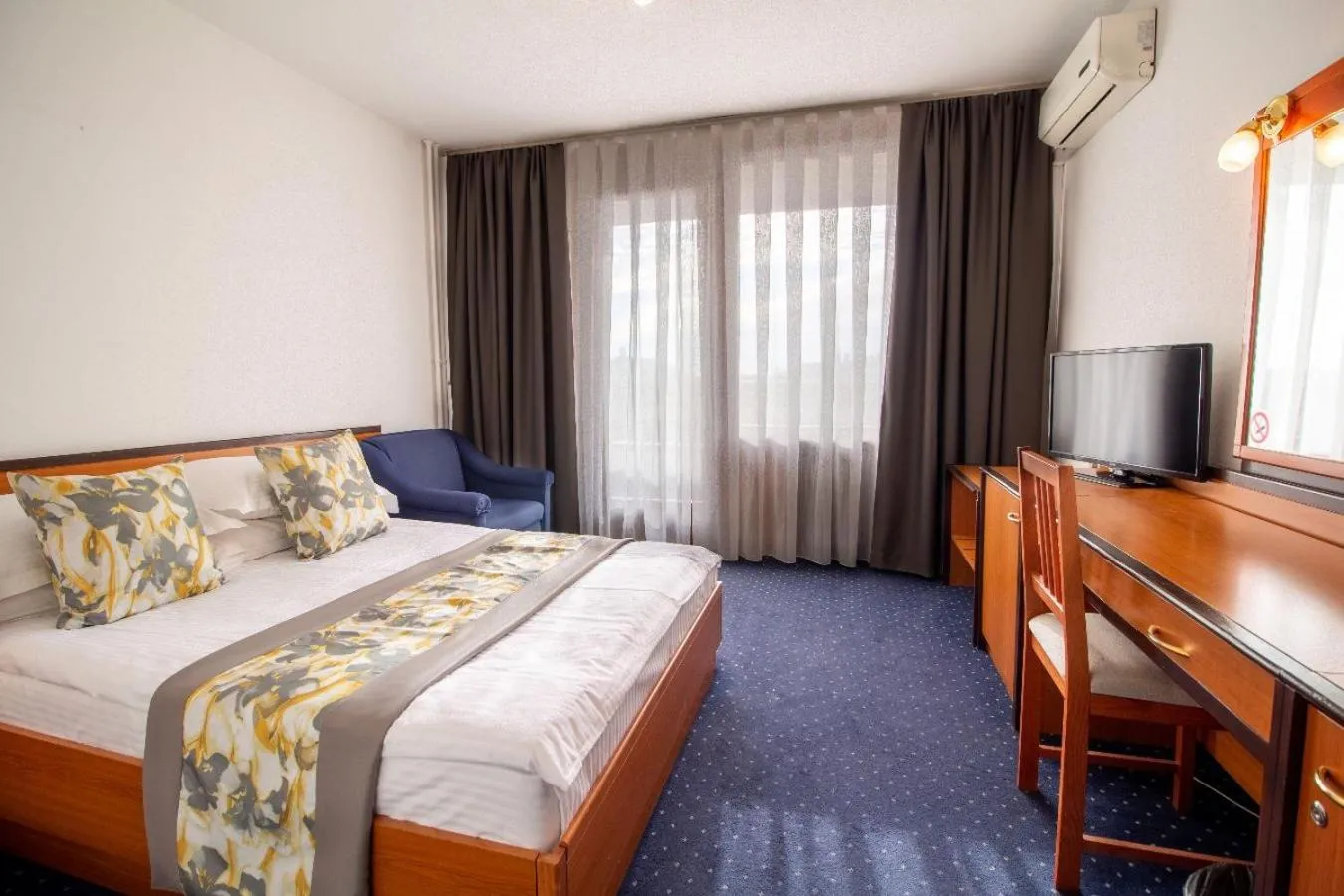 Bed in Hotel Novi Zagreb