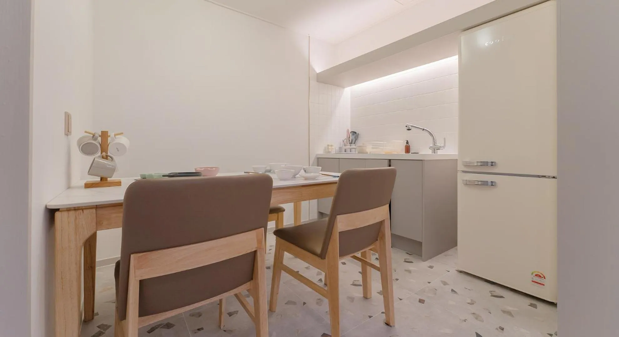 Restaurant/places to eat in Denbasta forest Hotel