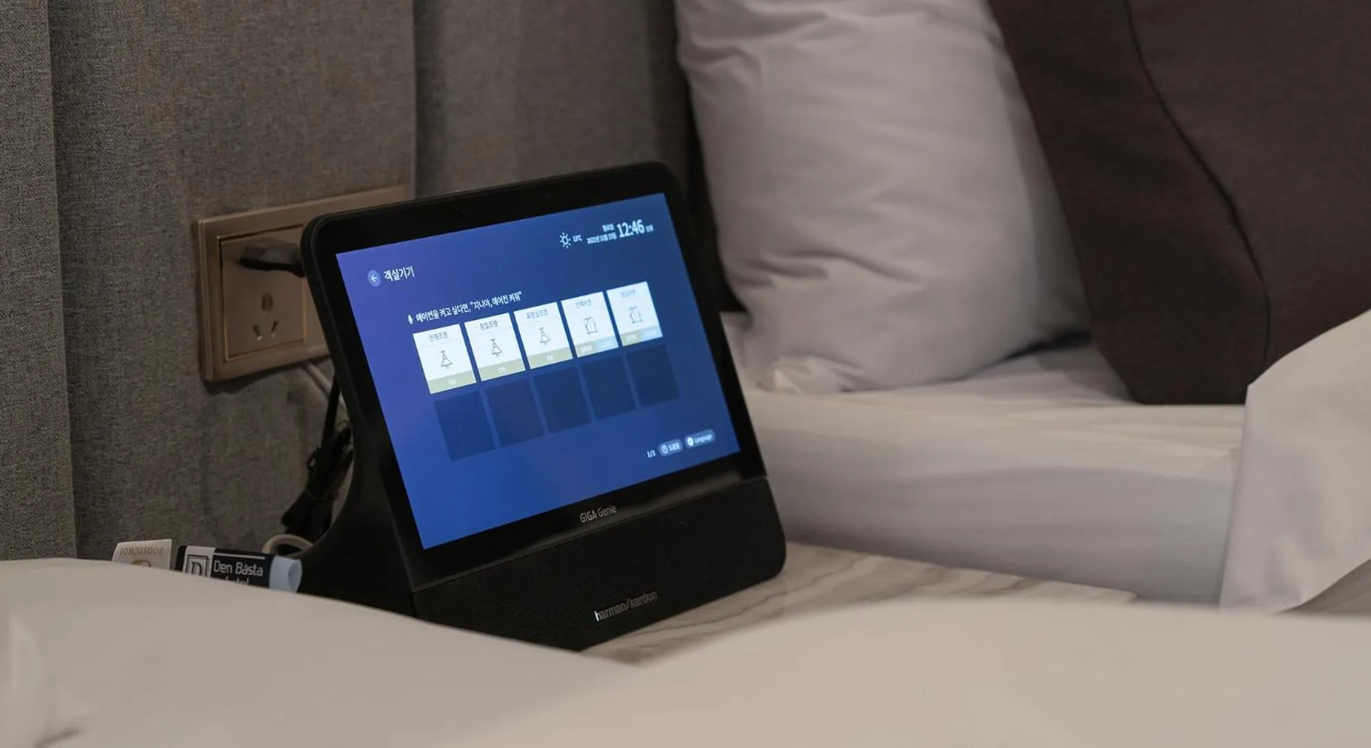 Communal lounge/ TV room, Bed in Denbasta forest Hotel