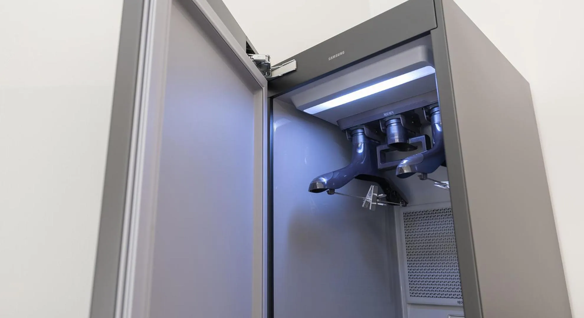 wardrobe in Denbasta forest Hotel