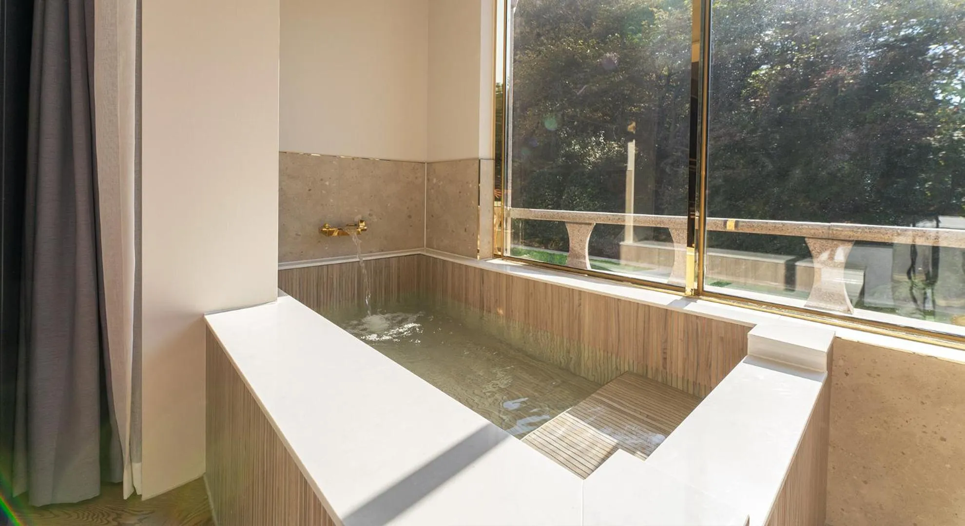 Hot Tub in Denbasta forest Hotel