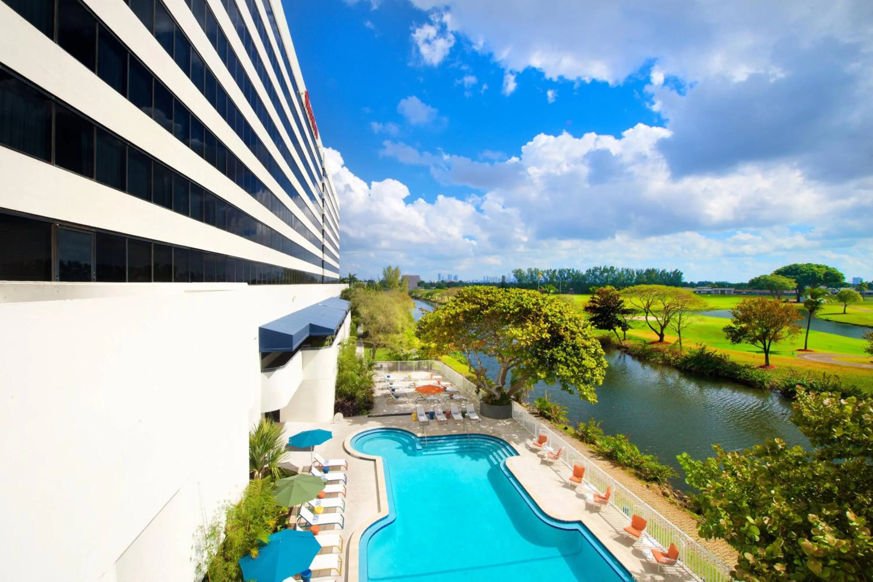 Swimming pool in Sheraton Miami Airport Hotel and Executive Meeting Center