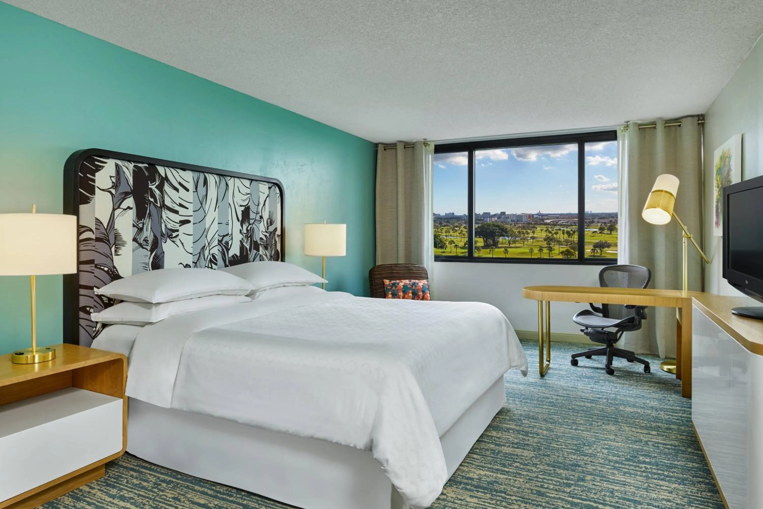 Photo of the whole room, Bed in Sheraton Miami Airport Hotel and Executive Meeting Center
