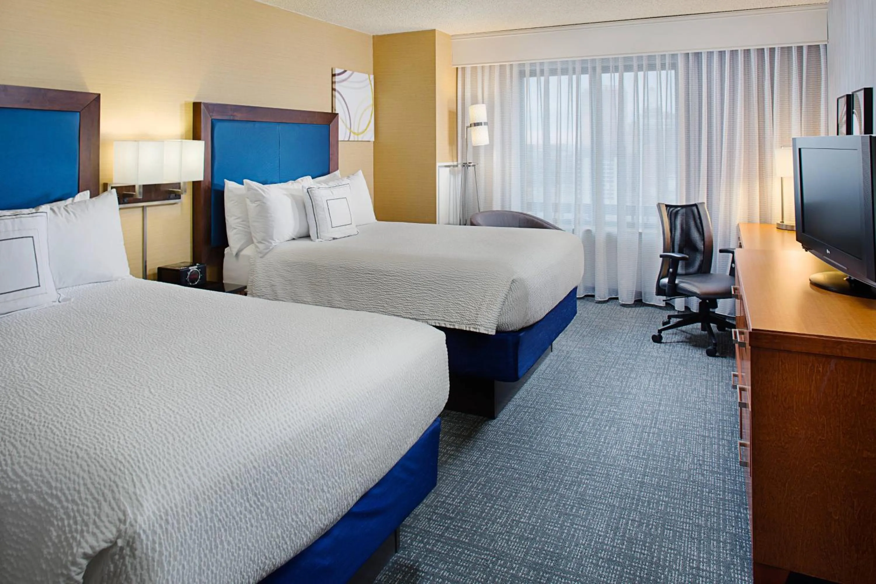 Photo of the whole room, Bed in Courtyard by Marriott Atlantic City Beach Block