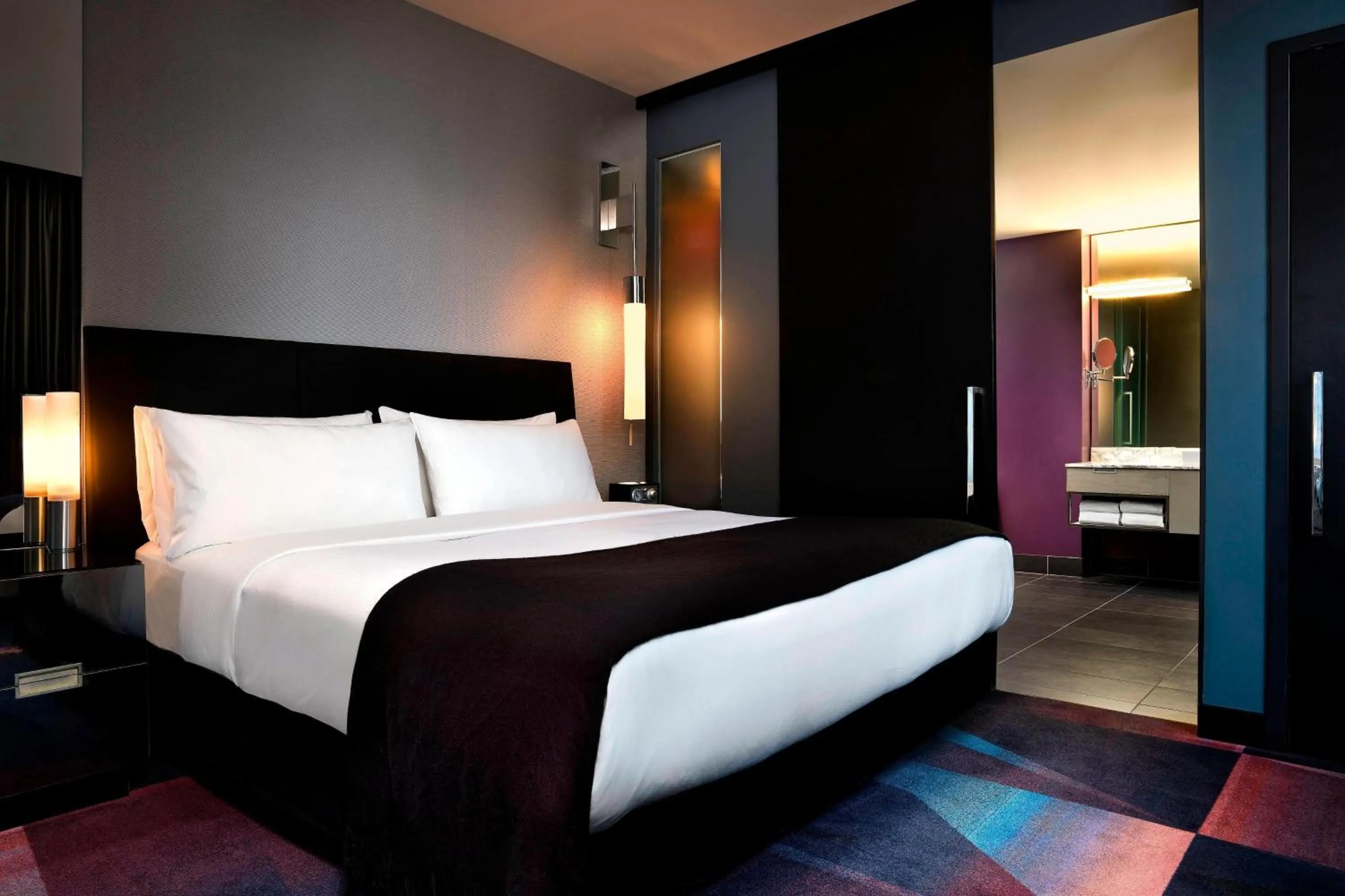 Bedroom, Bed in W Minneapolis - The Foshay