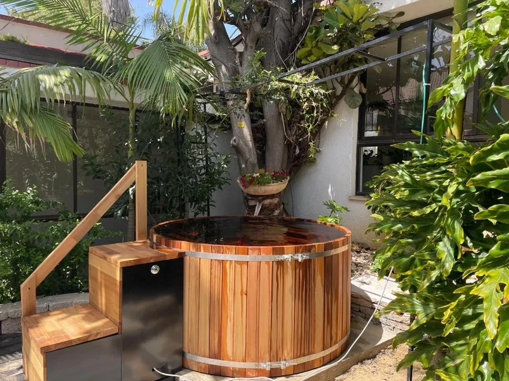 Swimming pool in Eden Inn