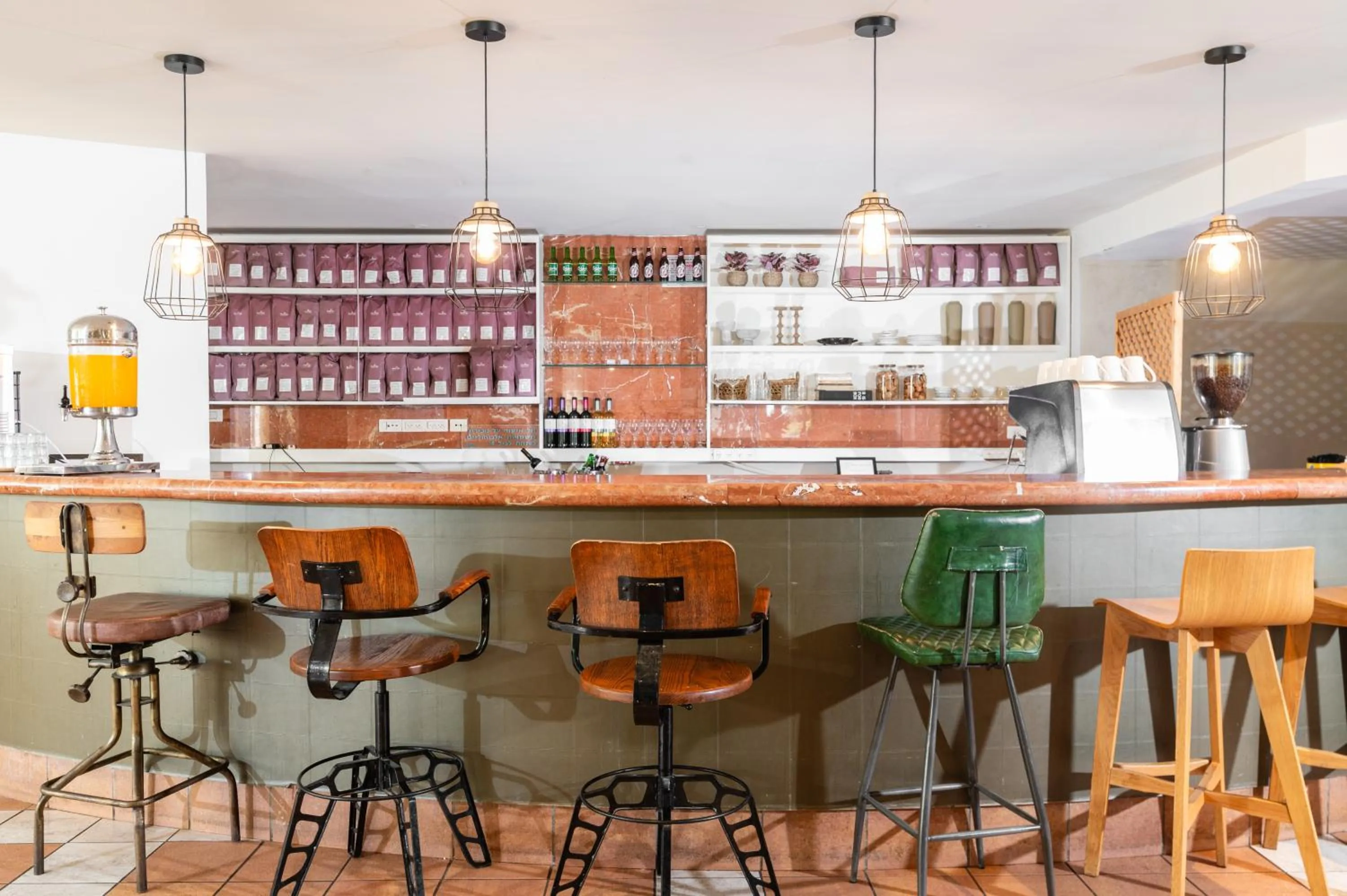 Restaurant/places to eat in Eden Inn