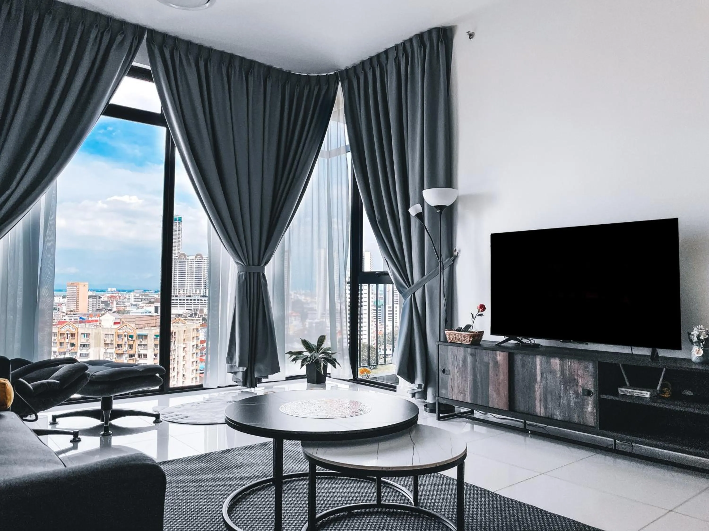 Living room in Beacon Executive Suites