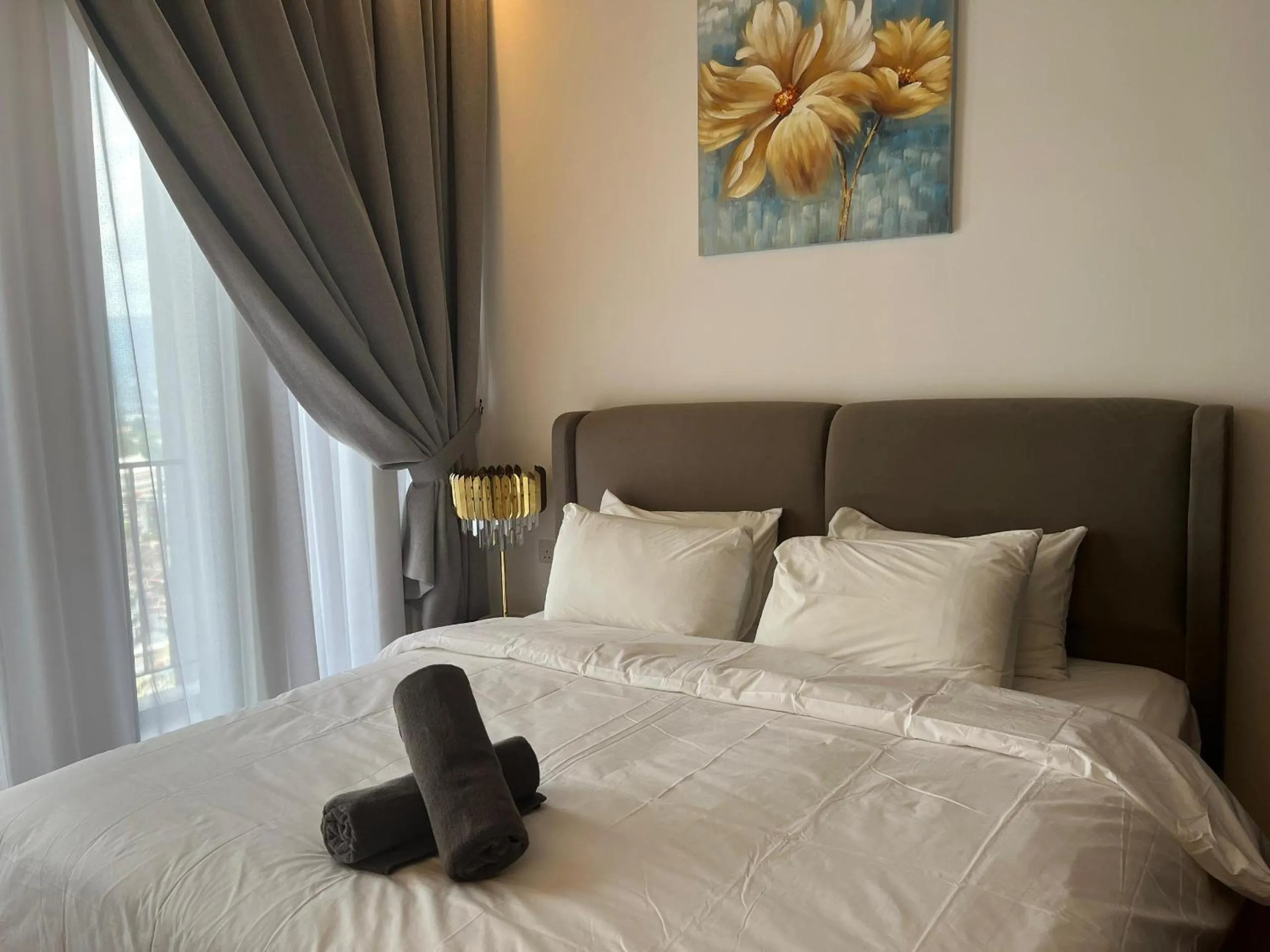 Bedroom, Bed in Beacon Executive Suites