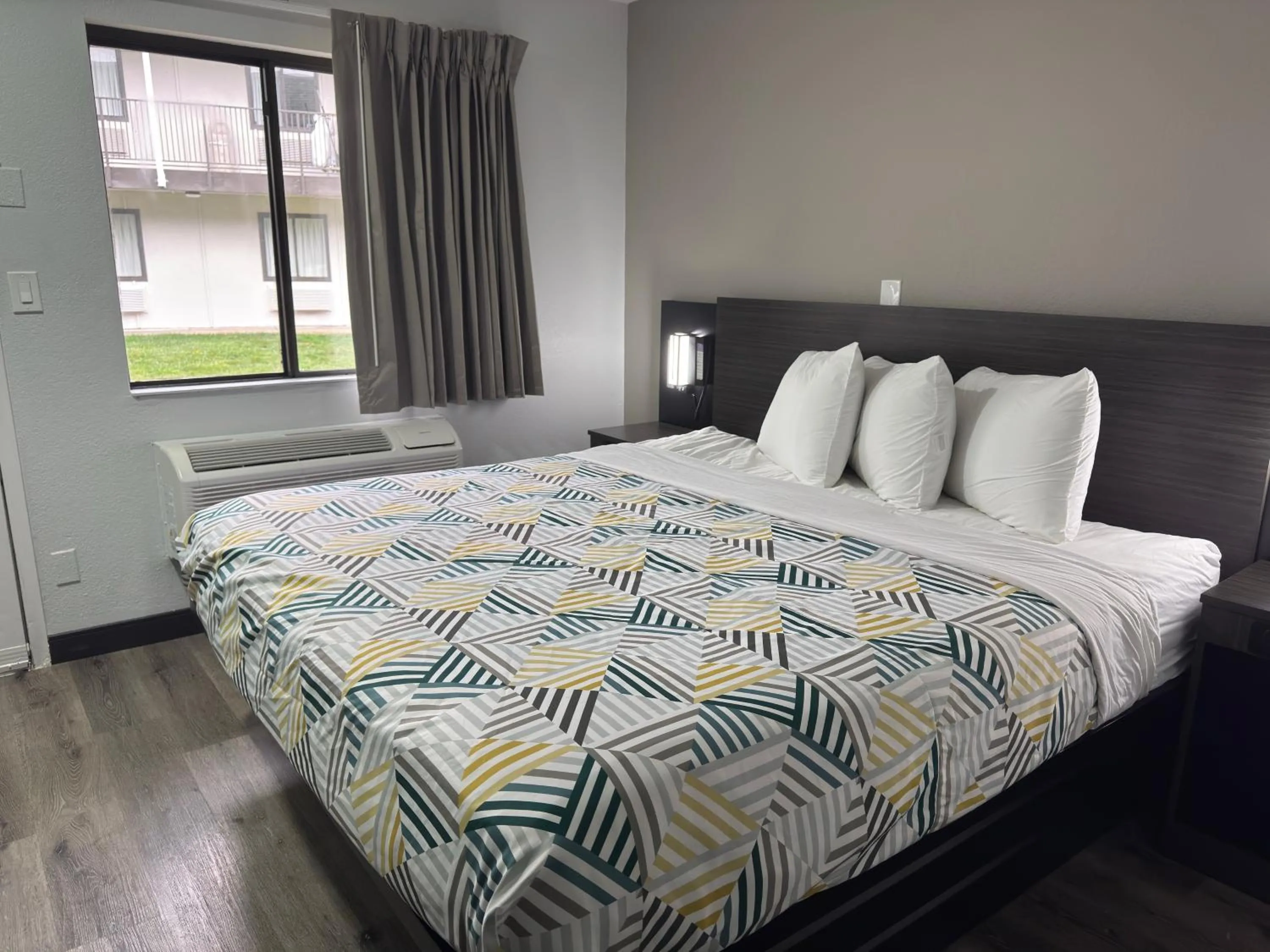 Bed in Motel 6-Enfield, CT - Hartford