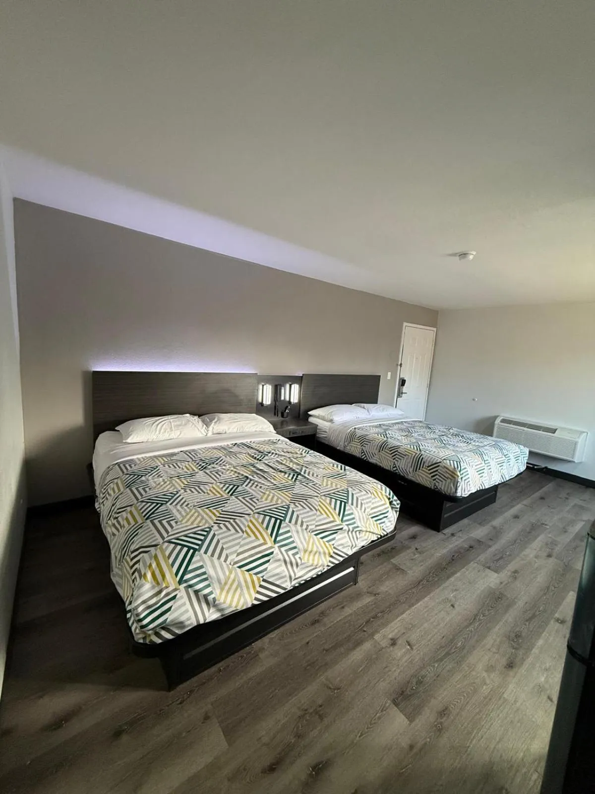 Bed in Motel 6-Enfield, CT - Hartford