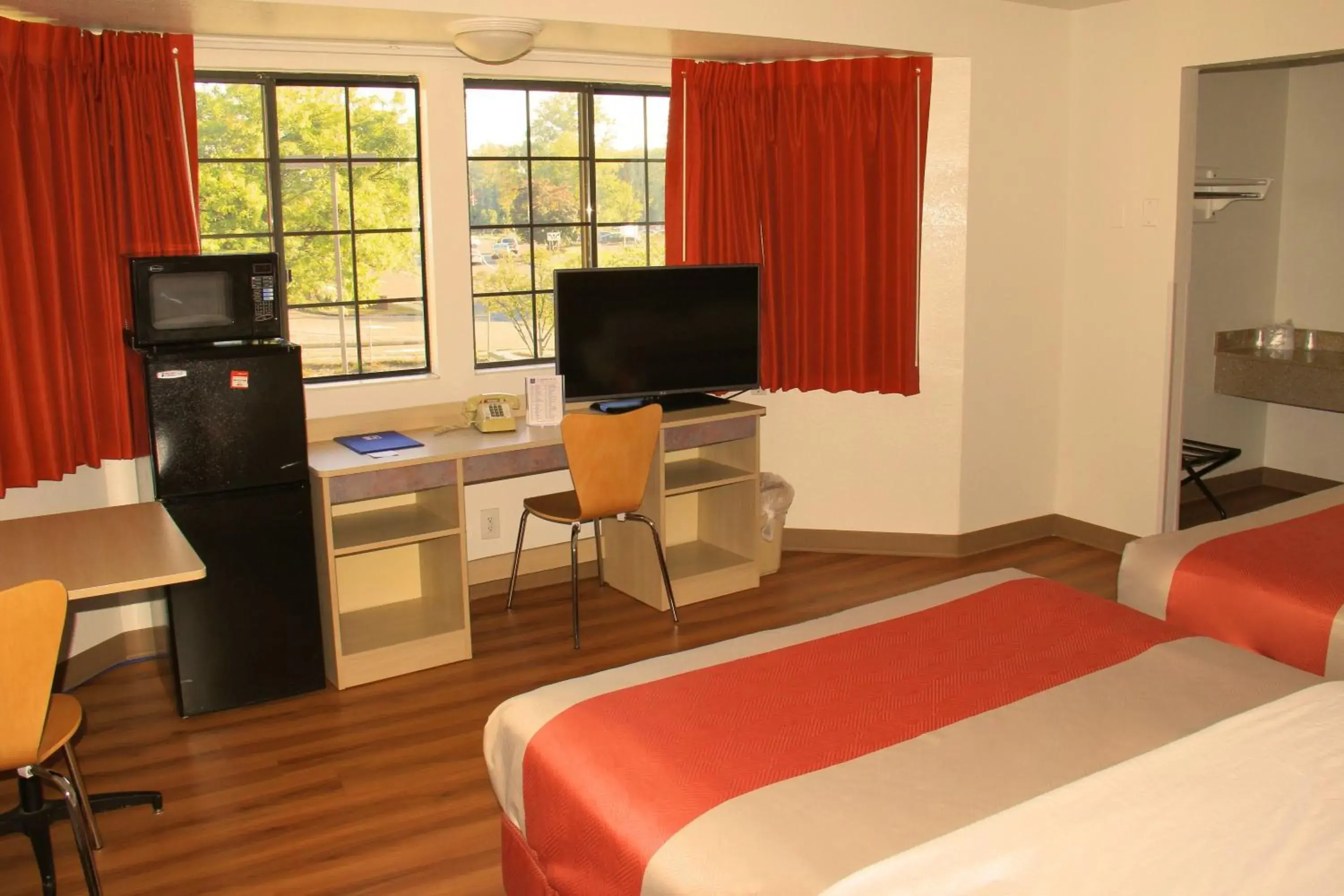 Double Room - single occupancy - Disability Access - Smoking in Motel 6-Enfield, CT - Hartford Double Room - single occupancy - Disability Access - Smoking in Motel 6-Enfield, CT - Hartford