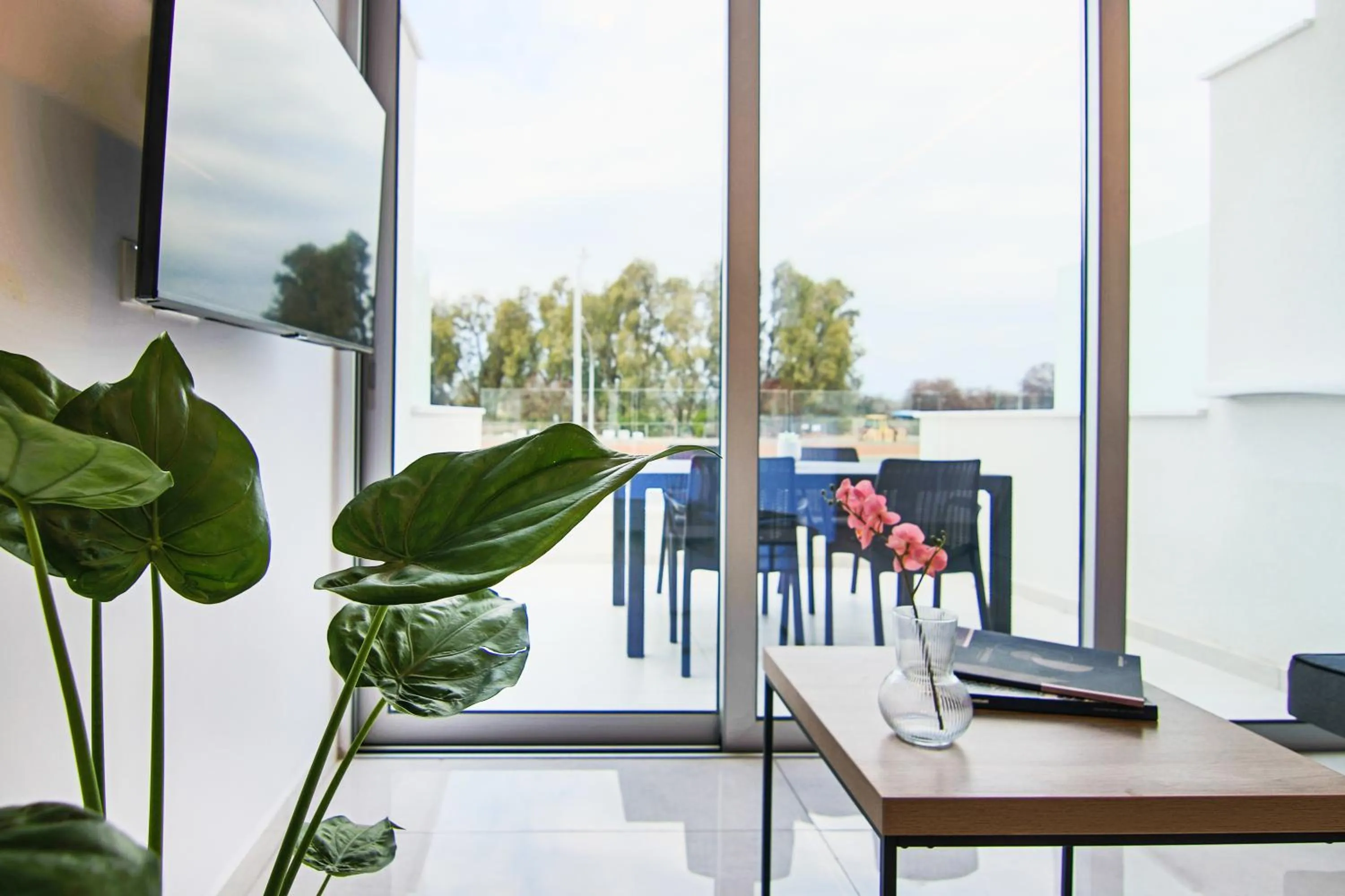 TV and multimedia in Phaedrus Living - Seaside Luxury Flat Harbour 108