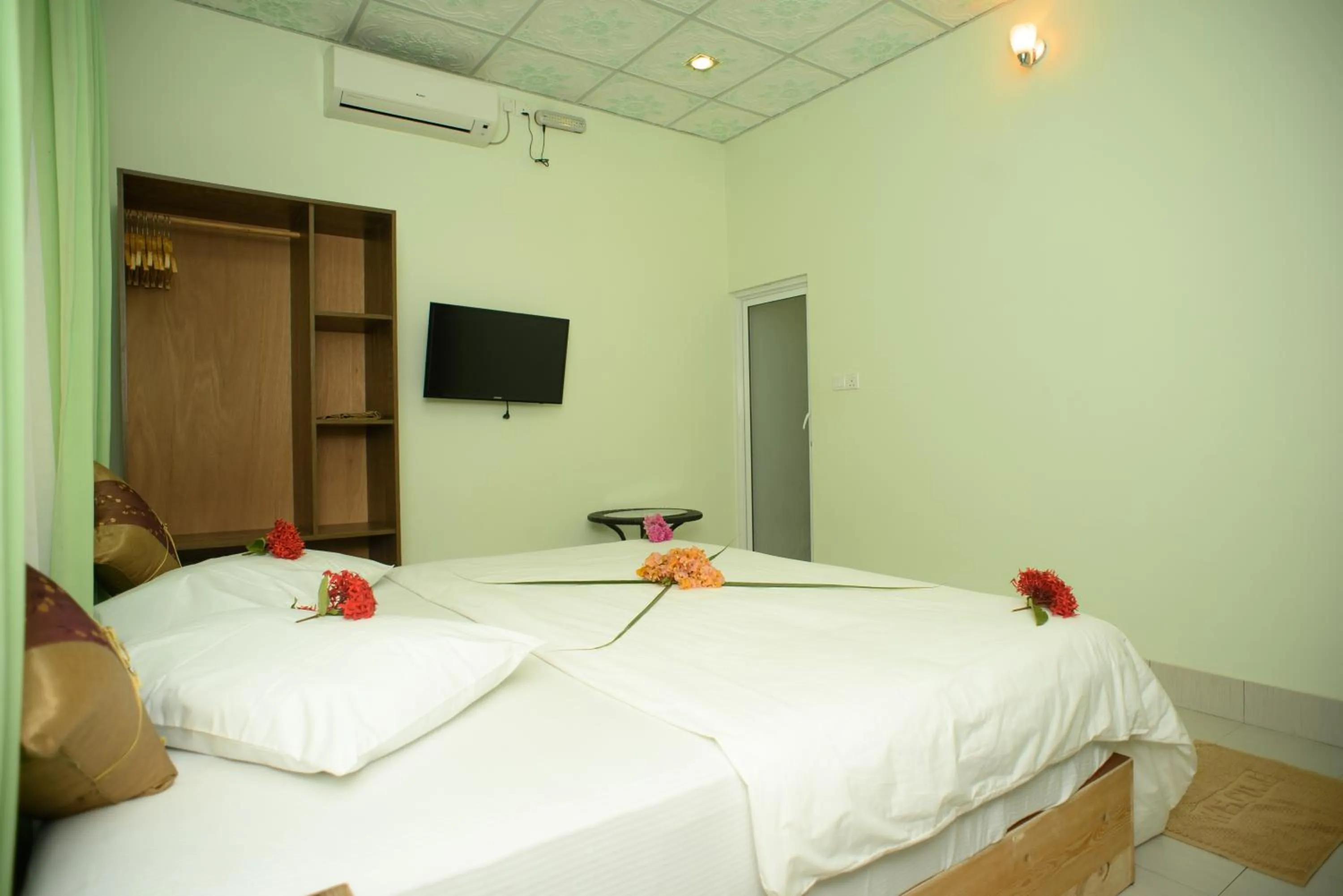 Bed in Summer Vibes Beach Front