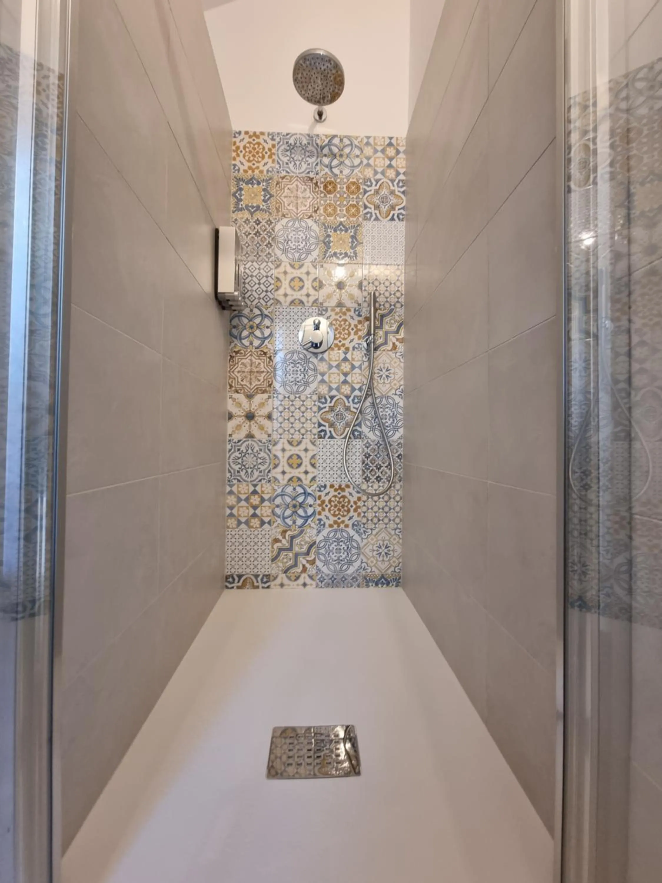 Shower in B&B Villa Eden