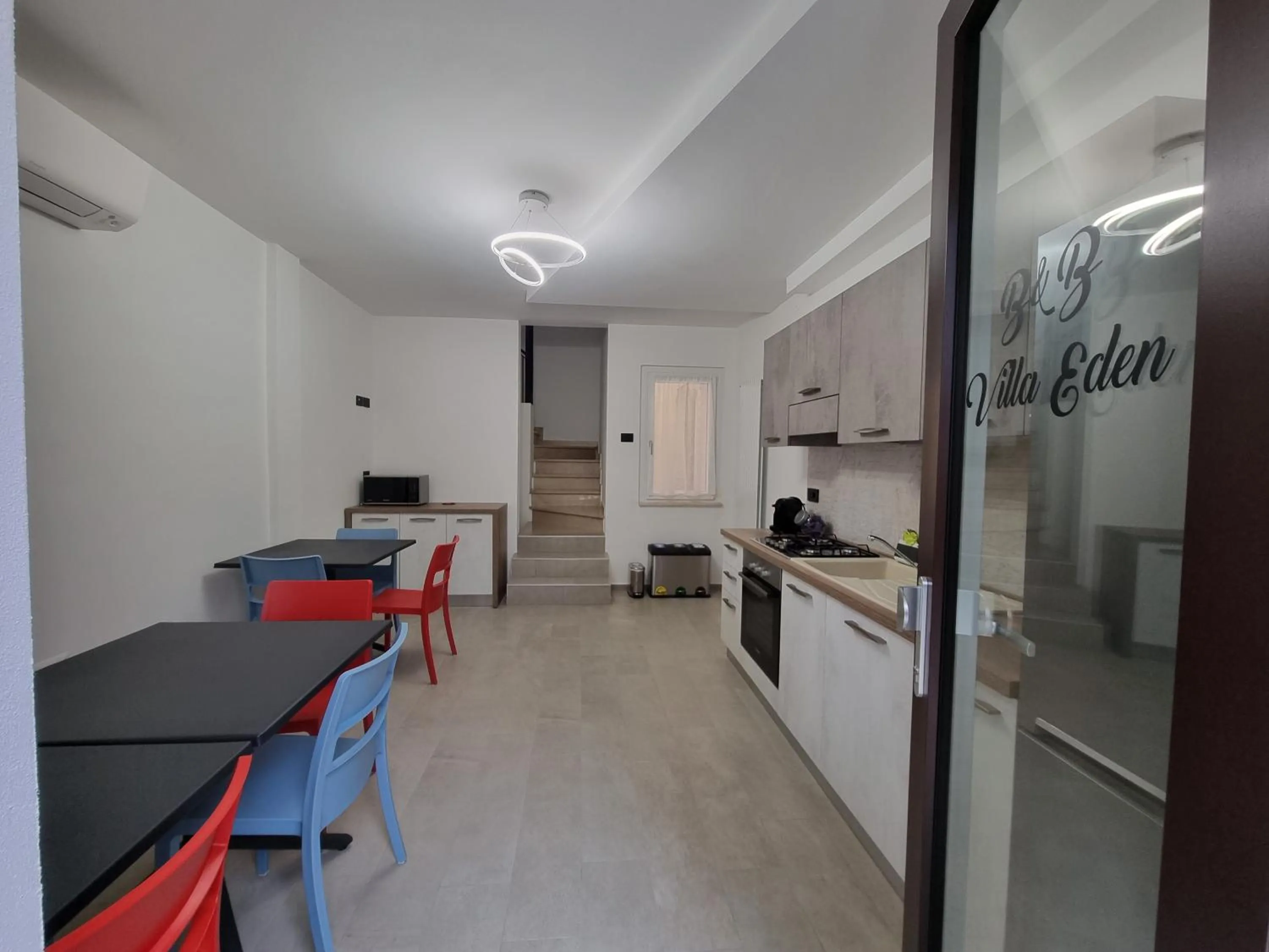 Kitchen or kitchenette in B&B Villa Eden