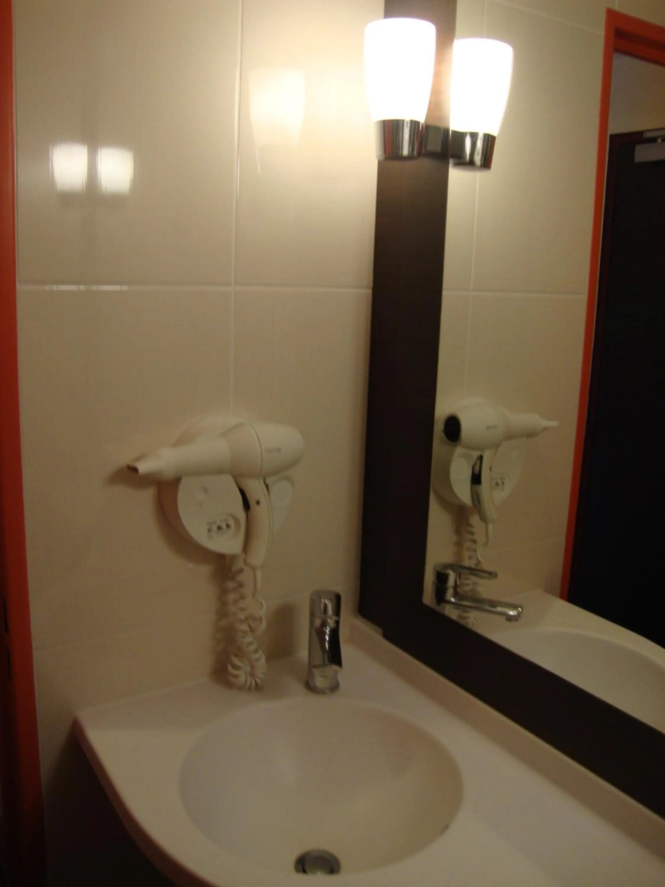 Bathroom in Hôtel Inn Design Resto Novo Amiens