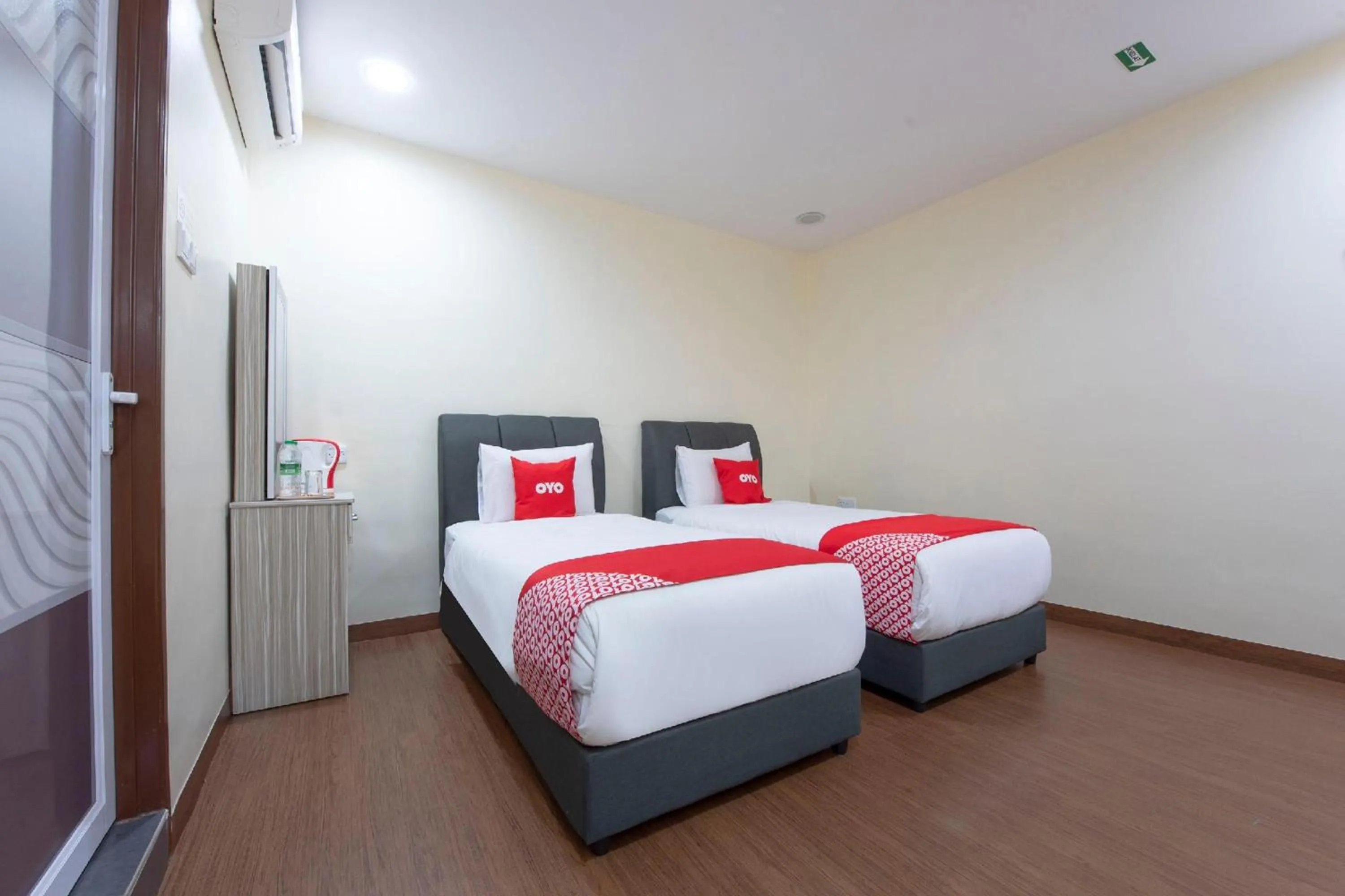 Photo of the whole room, Bed in Hotel O Jasin