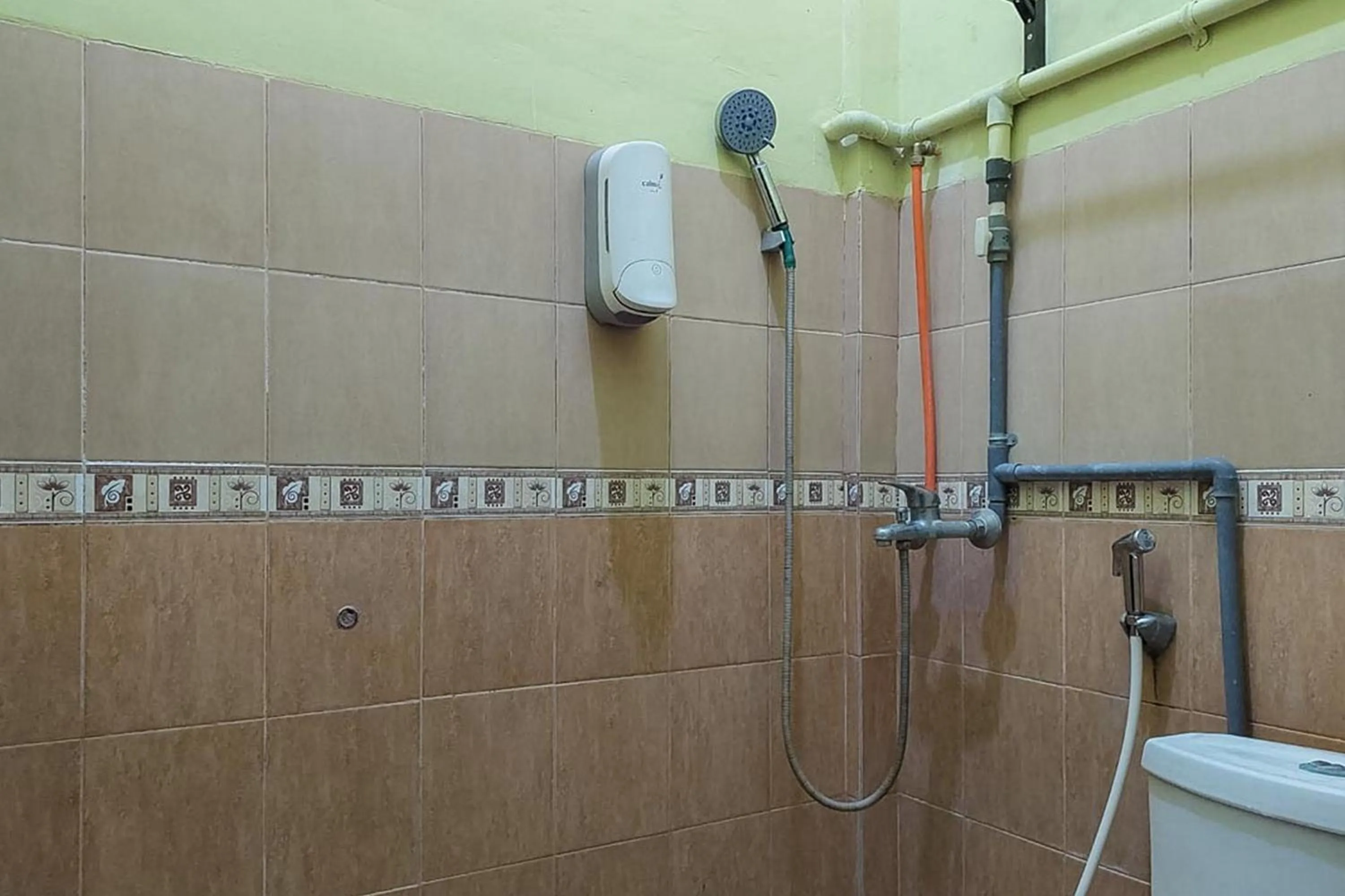 Bathroom in Icha Homestay near Terminal Purabaya Madiun