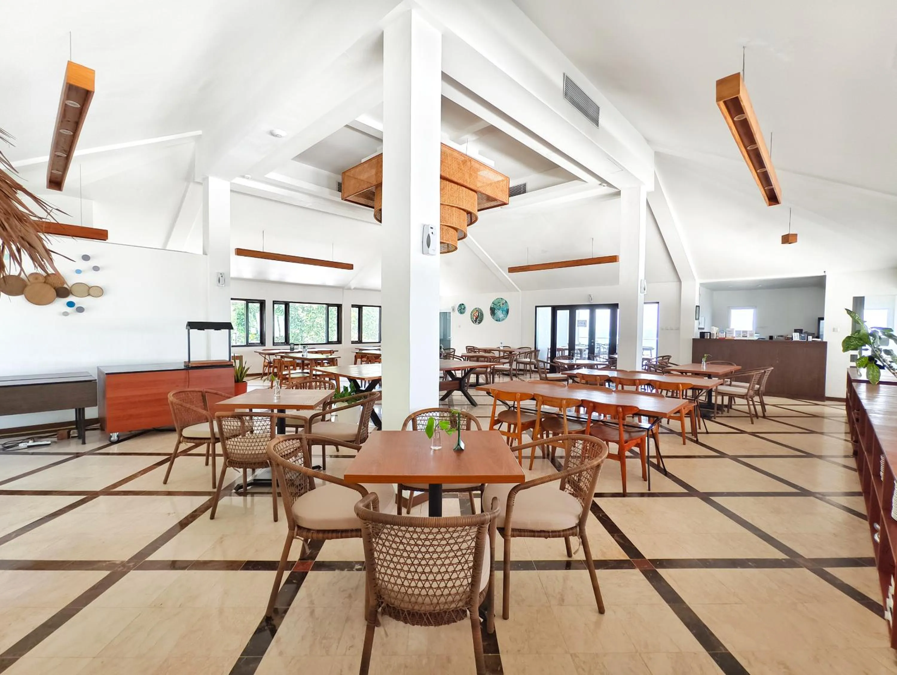 Restaurant/places to eat in The West Cove Hotel