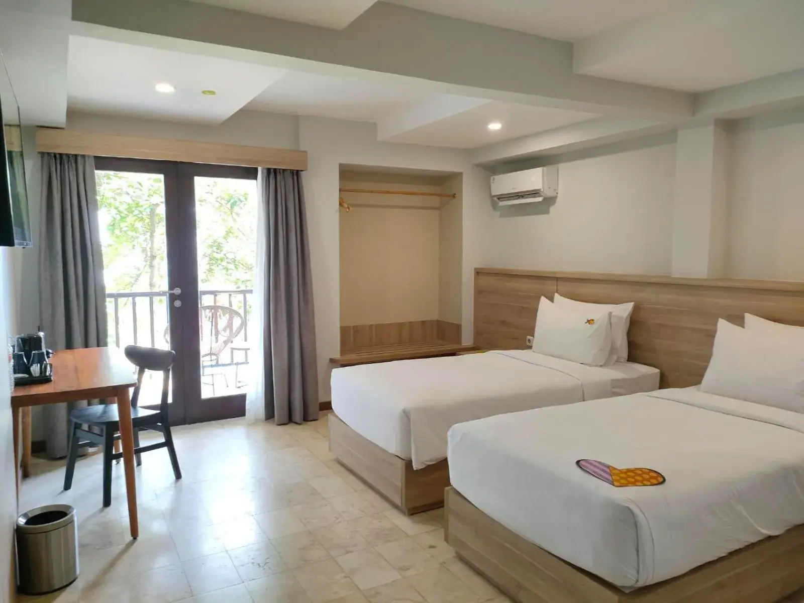 Deluxe Double or Twin Room with Sea View in The West Cove Hotel Deluxe Double or Twin Room with Sea View in The West Cove Hotel