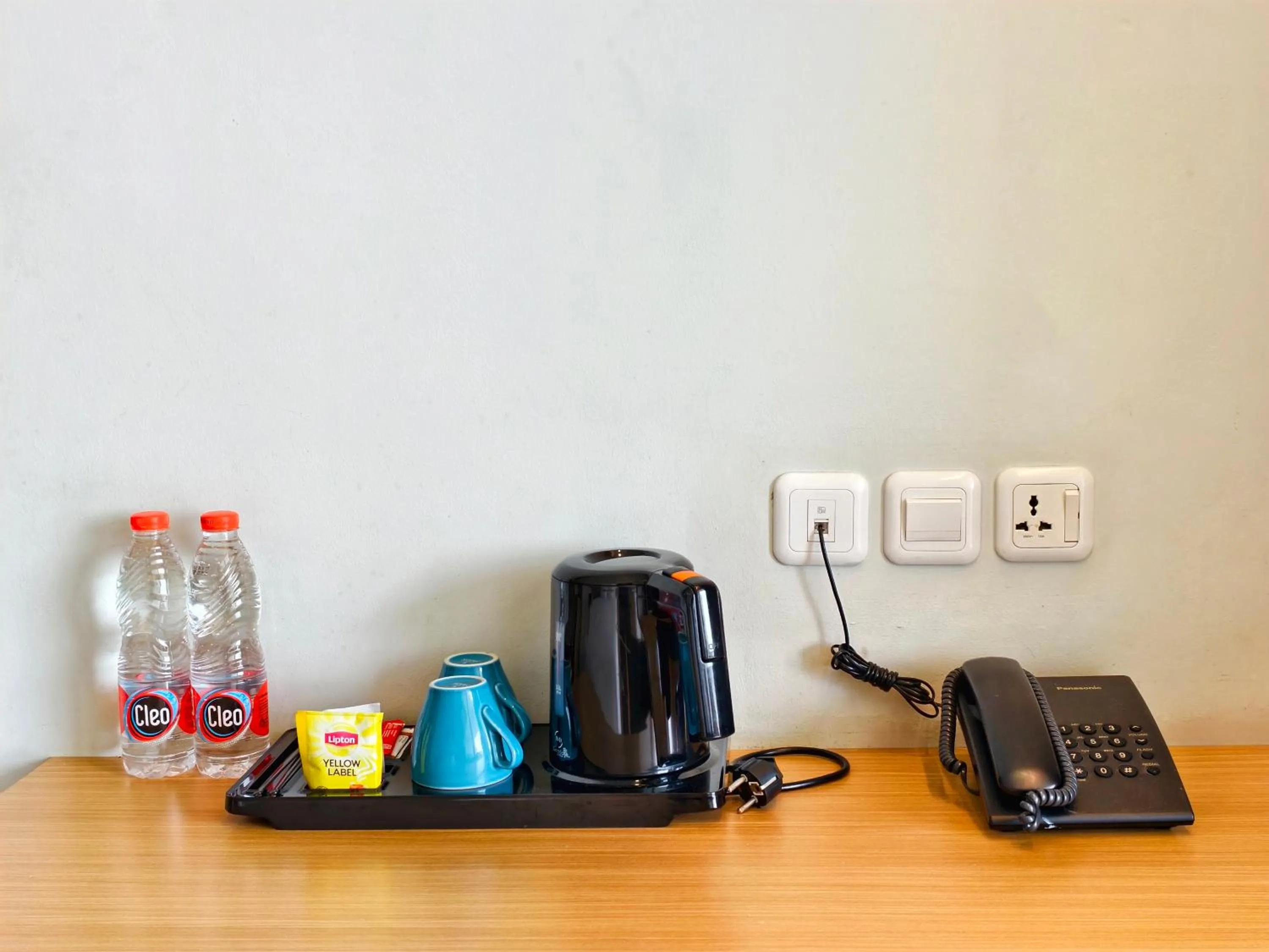 Coffee/tea facilities in The West Cove Hotel