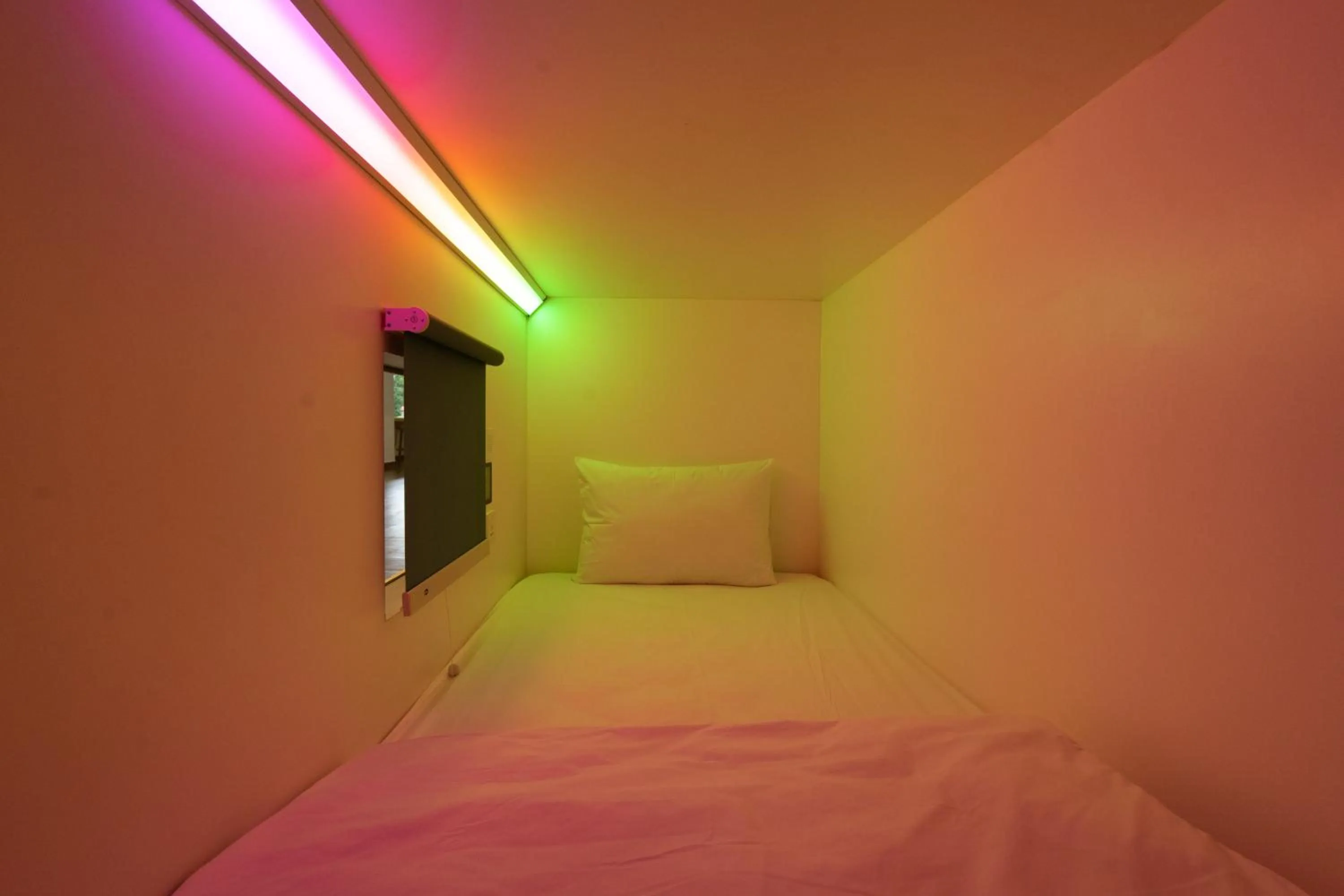 Bed in Bobopod Alun-Alun, Malang