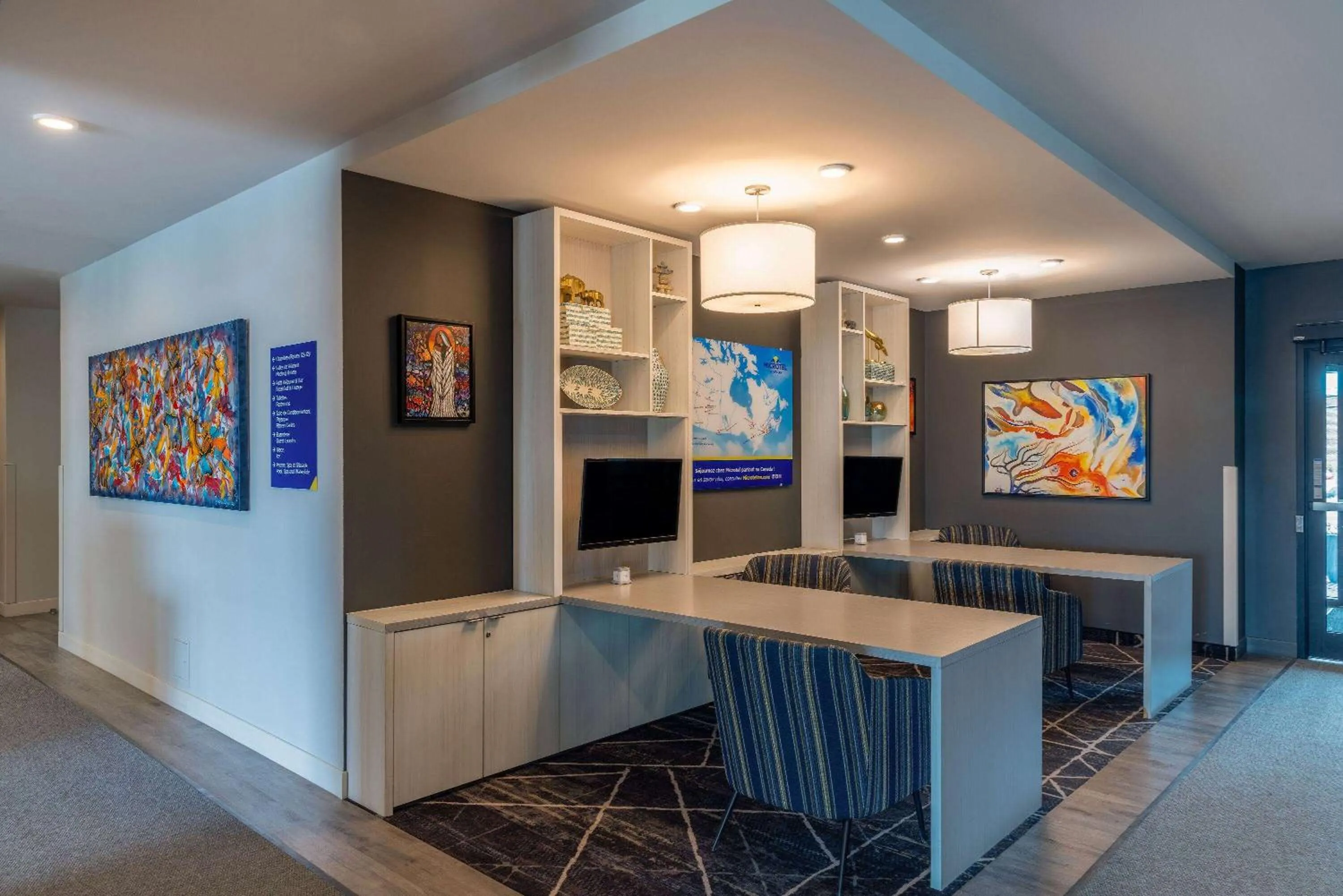 Lobby or reception in Microtel Inn & Suites Dorval QC