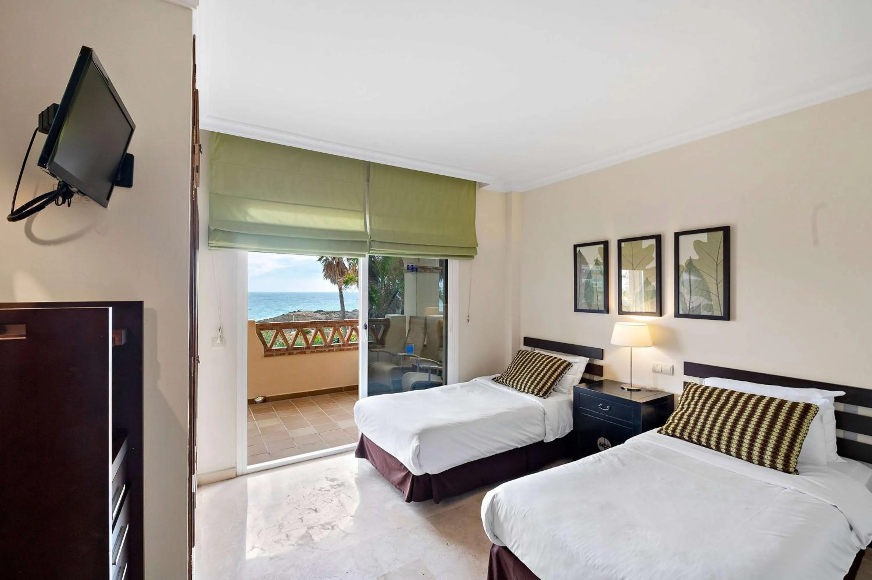 Photo of the whole room, Bed in Wyndham Grand Costa del Sol