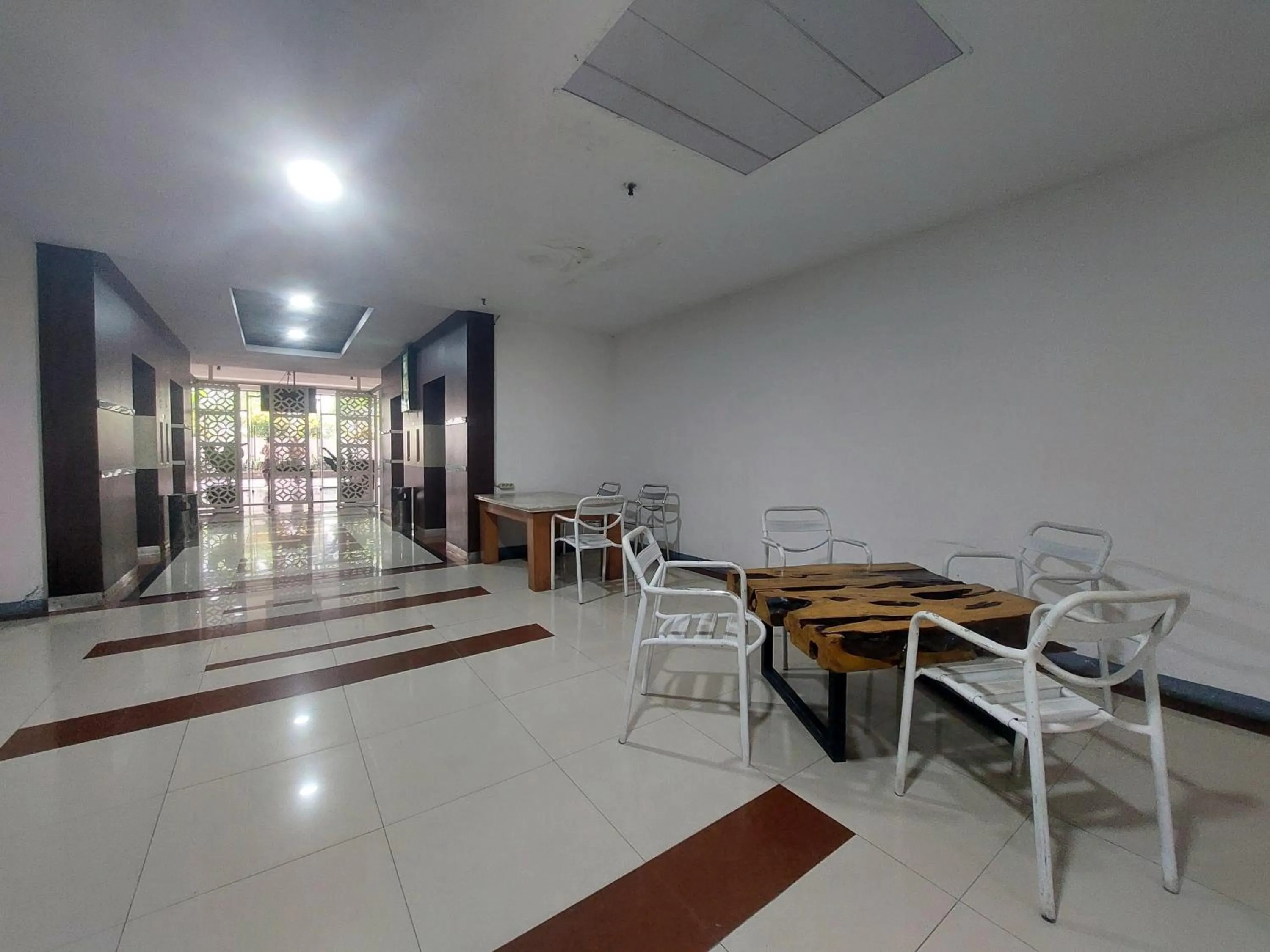 Lobby or reception in Emerald Apartel