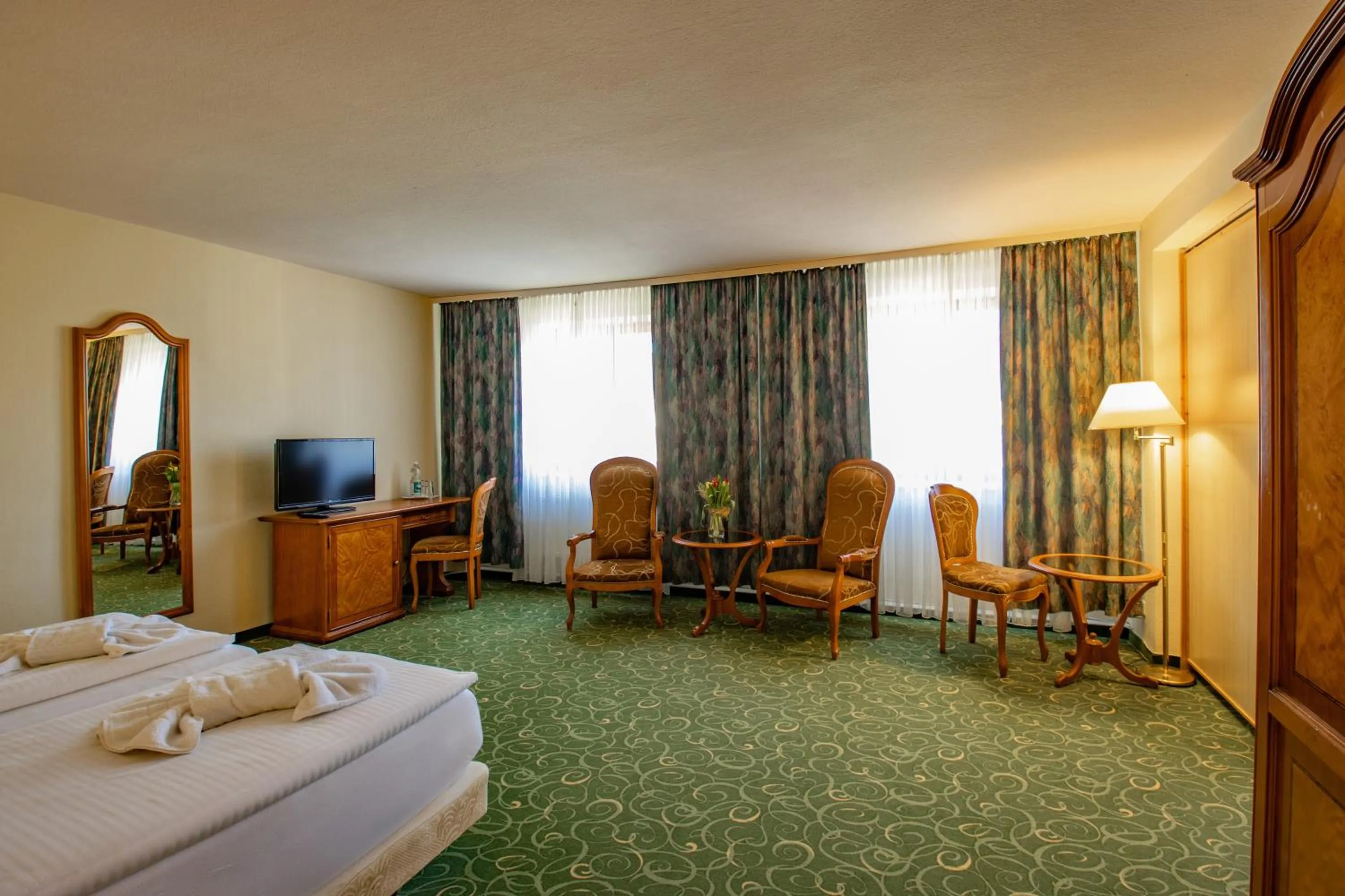 Photo of the whole room, Bed in Erzgebirgshotel Freiberger Höhe