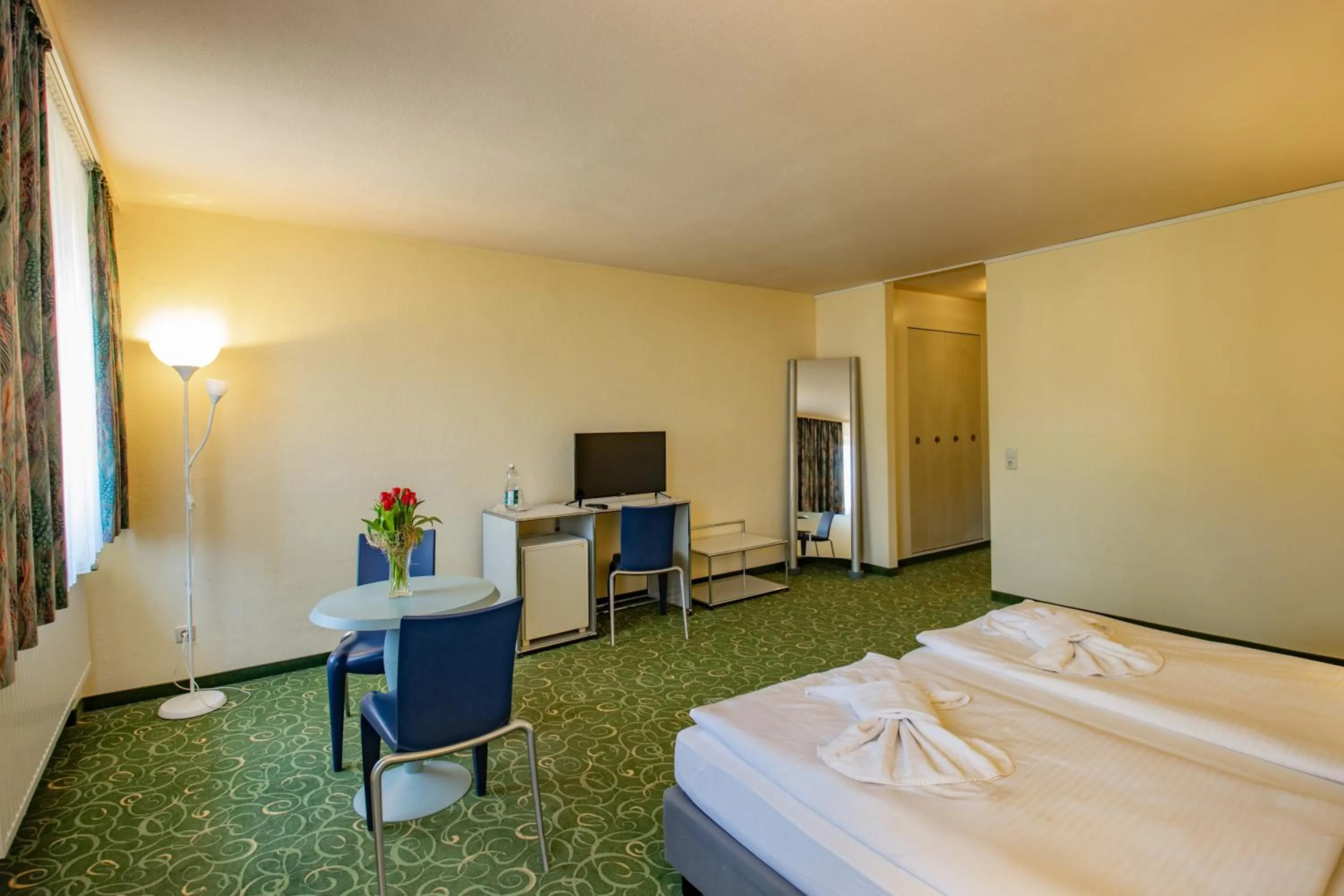 Photo of the whole room, Bed in Erzgebirgshotel Freiberger Höhe