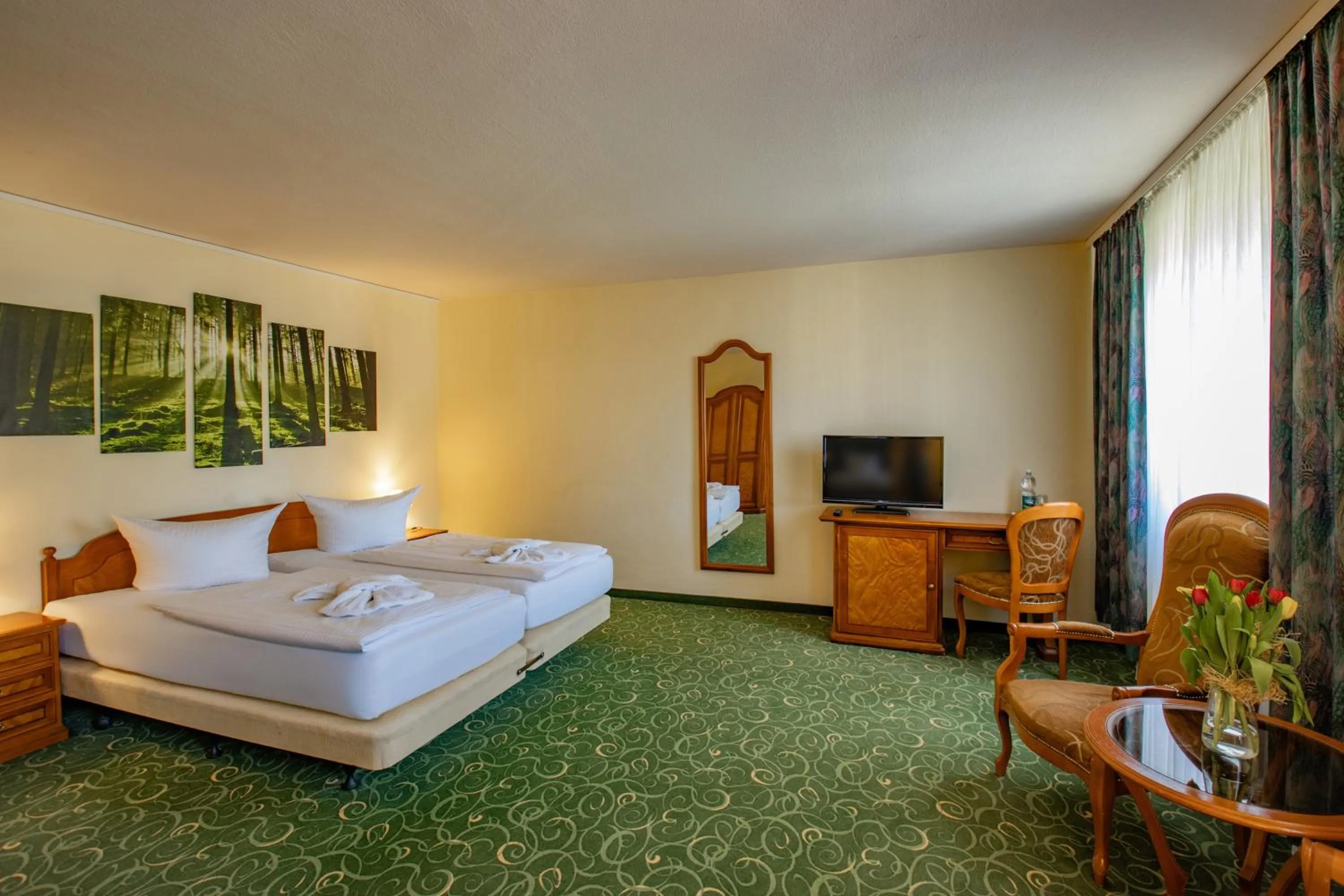 Photo of the whole room, Bed in Erzgebirgshotel Freiberger Höhe